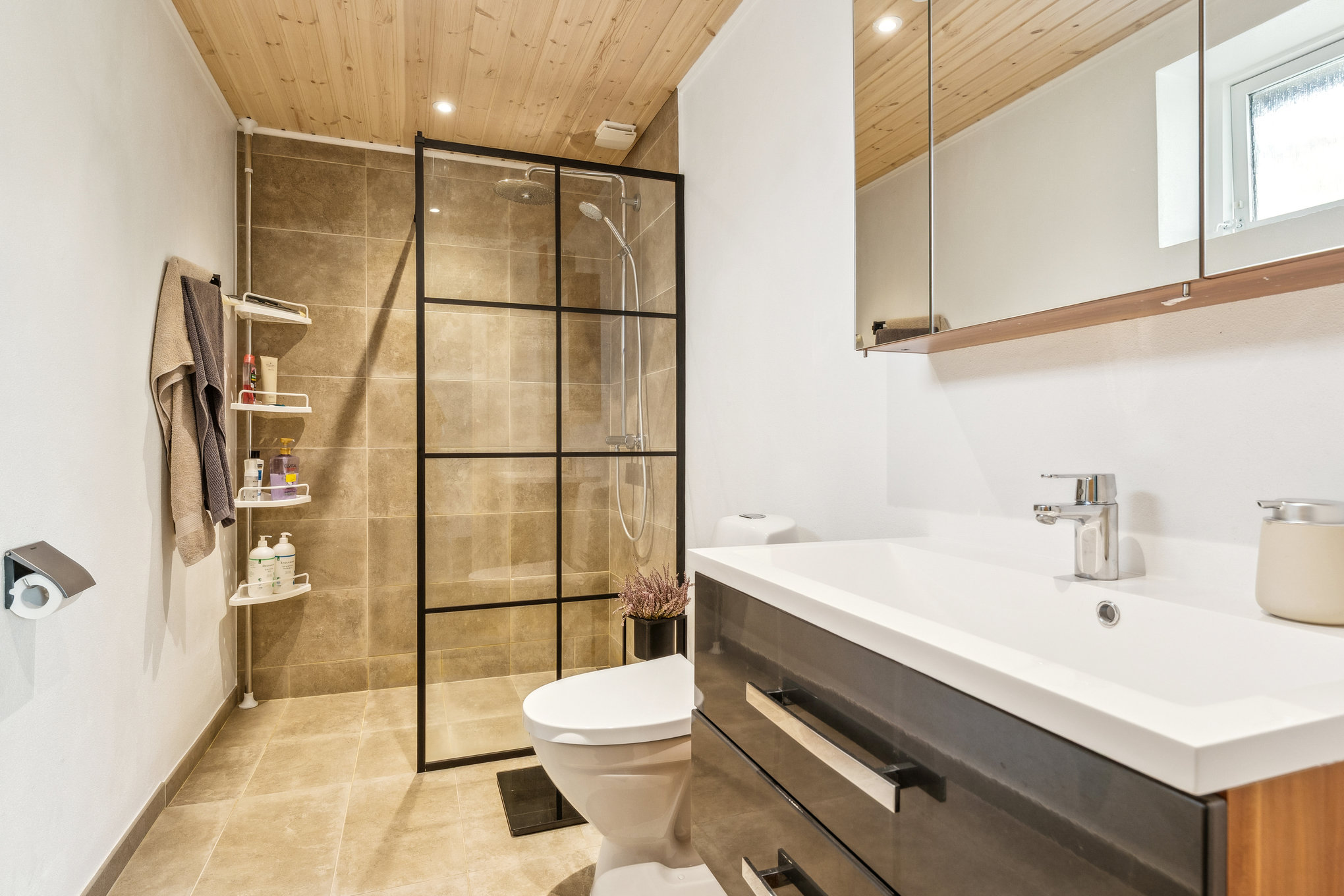 Fremhævet badeværelse billede i fuldskærmstilstand. Billede af Birkevej 3, Assentoft, 8960 Randers SØ