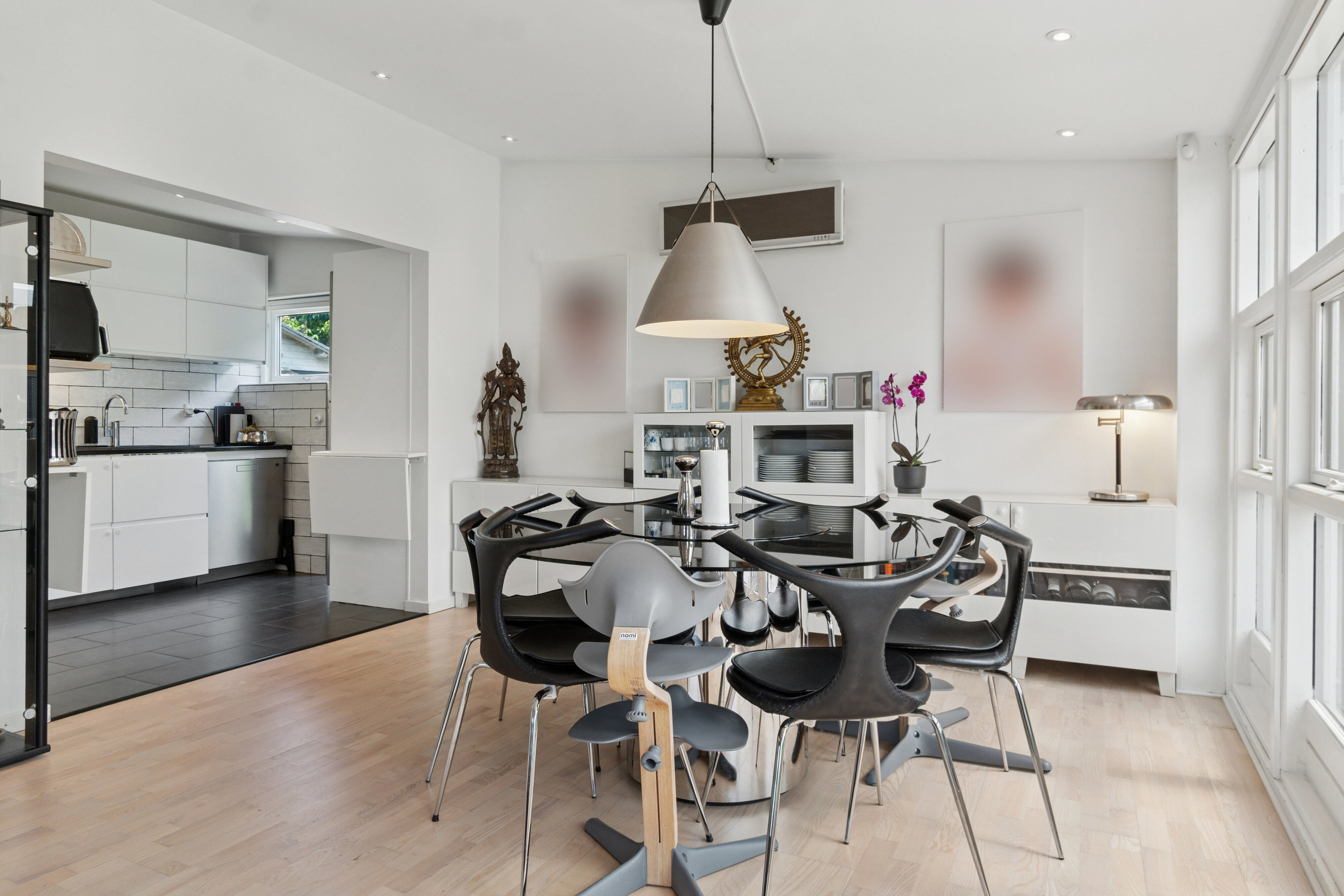 Fremhævet stue billede i fuldskærmstilstand. Billede af Sommerfuglevej 1A, 2610 Rødovre