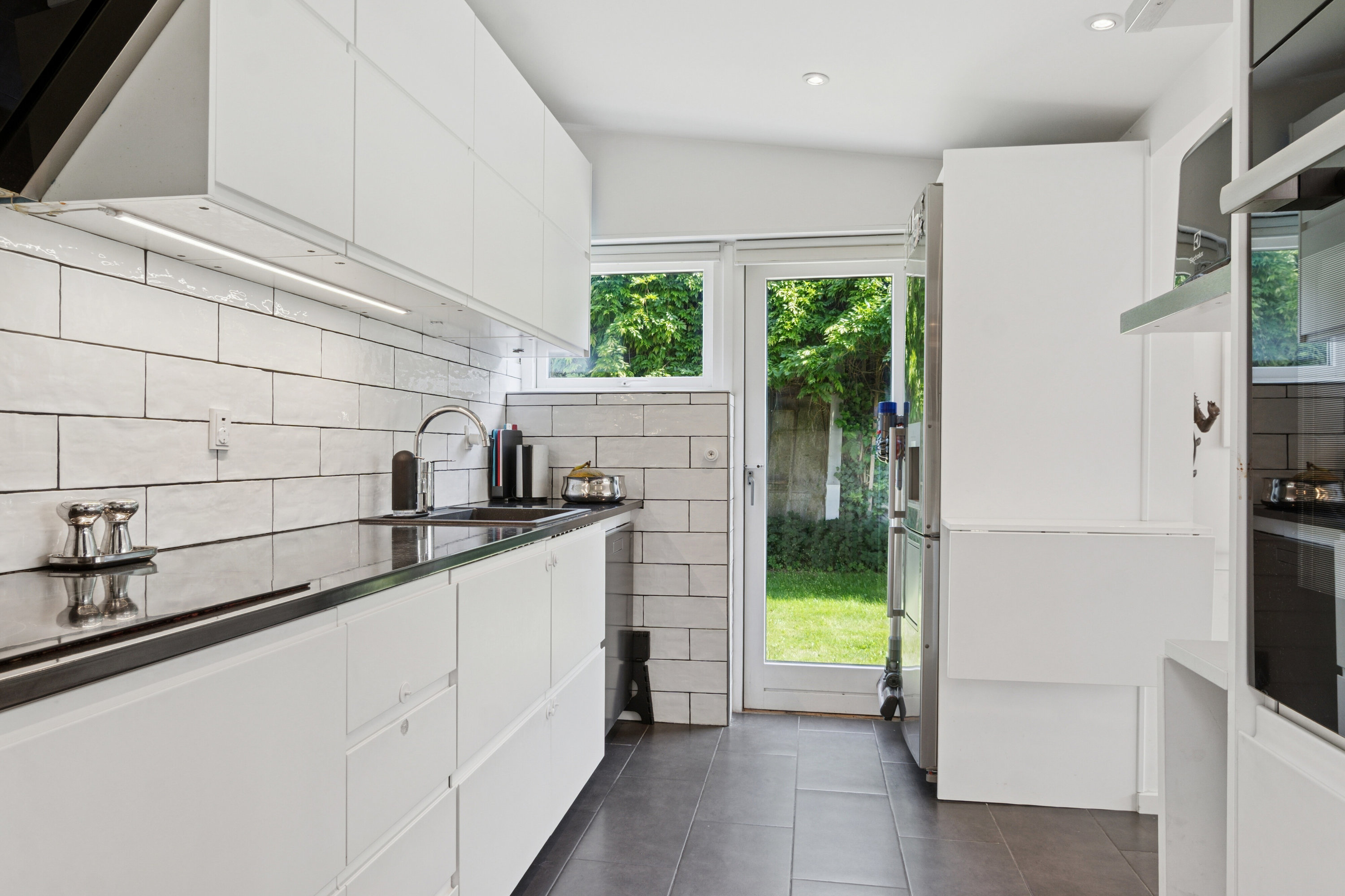 Fremhævet køkken billede i fuldskærmstilstand. Billede af Sommerfuglevej 1A, 2610 Rødovre