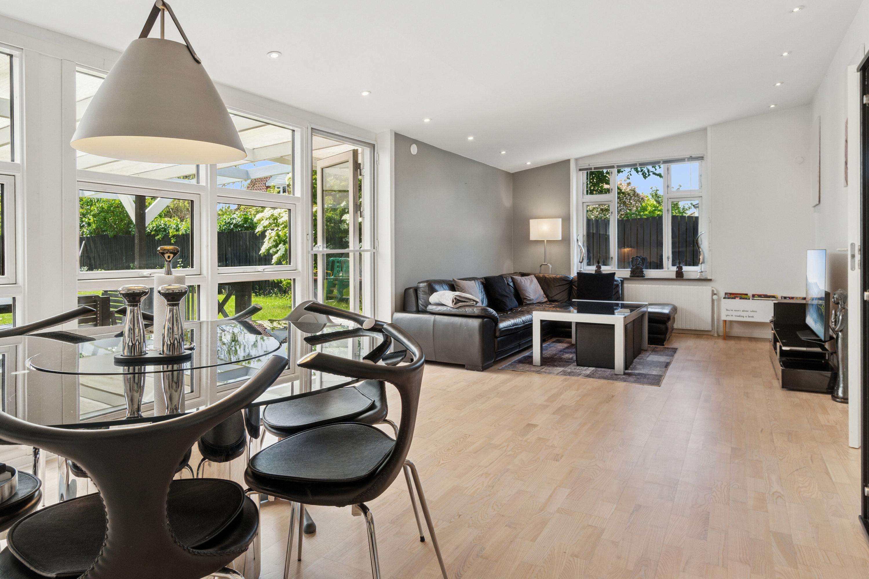 Fremhævet stue billede i fuldskærmstilstand. Billede af Sommerfuglevej 1A, 2610 Rødovre