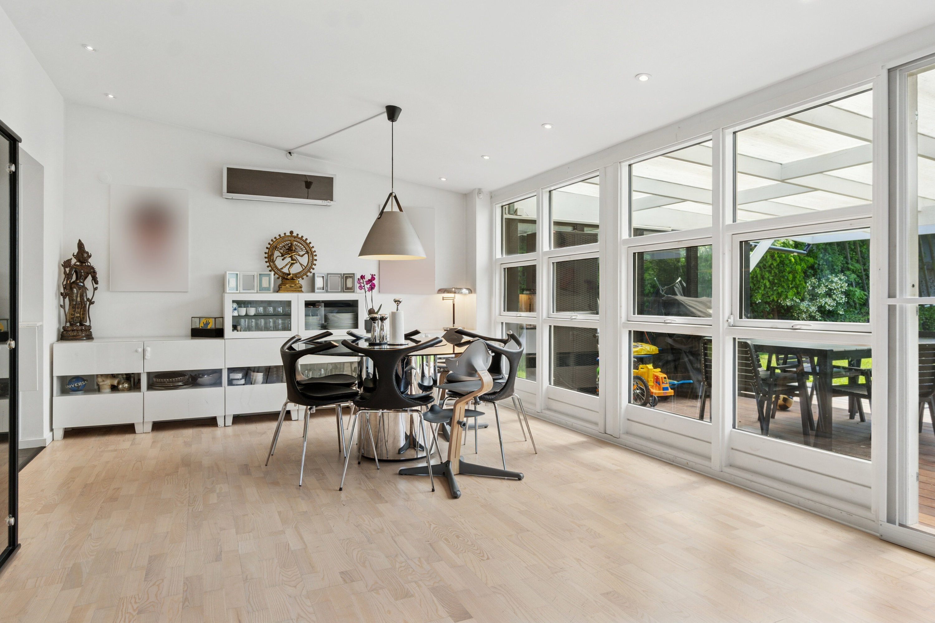 Fremhævet stue billede i fuldskærmstilstand. Billede af Sommerfuglevej 1A, 2610 Rødovre