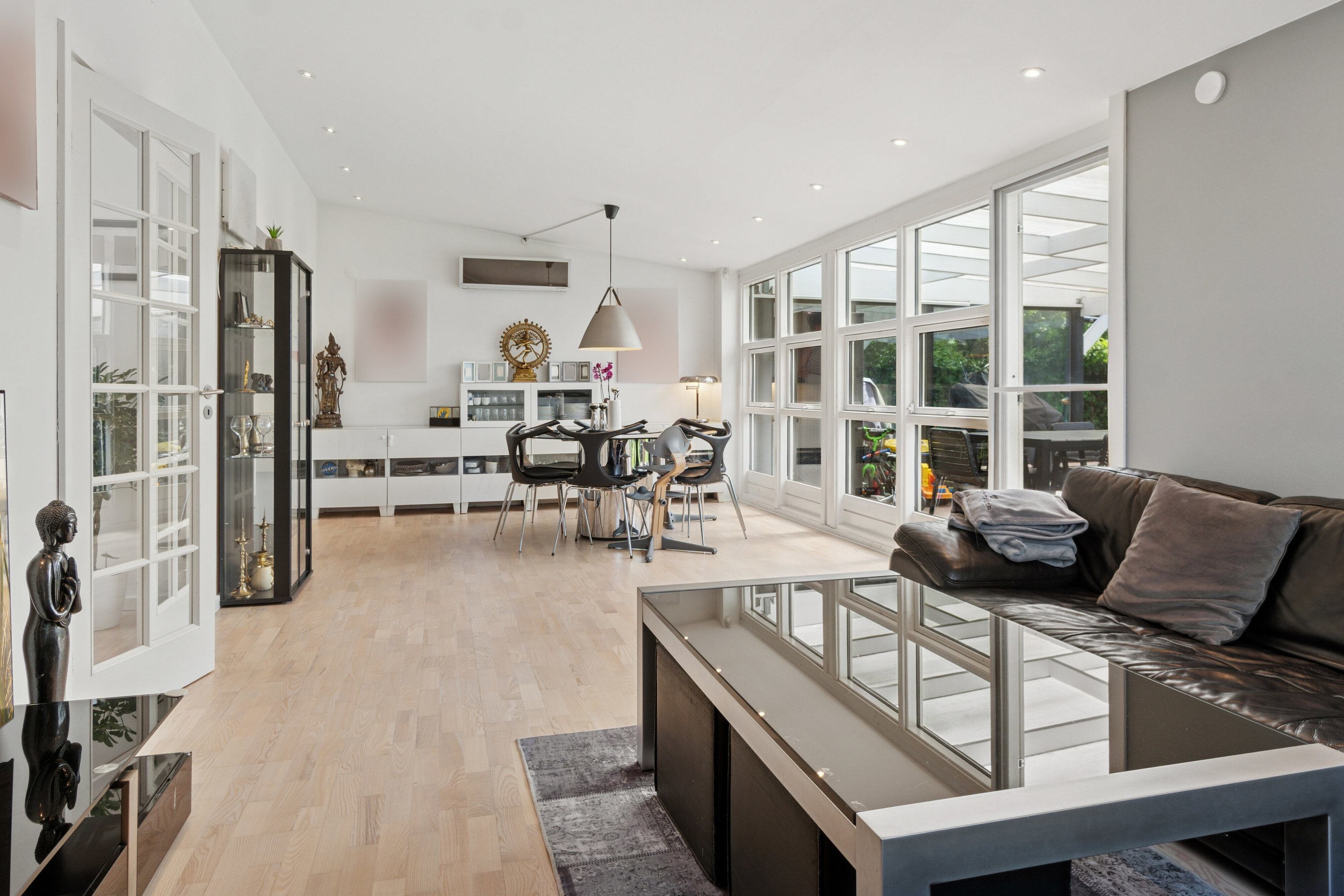 Fremhævet stue billede i fuldskærmstilstand. Billede af Sommerfuglevej 1A, 2610 Rødovre