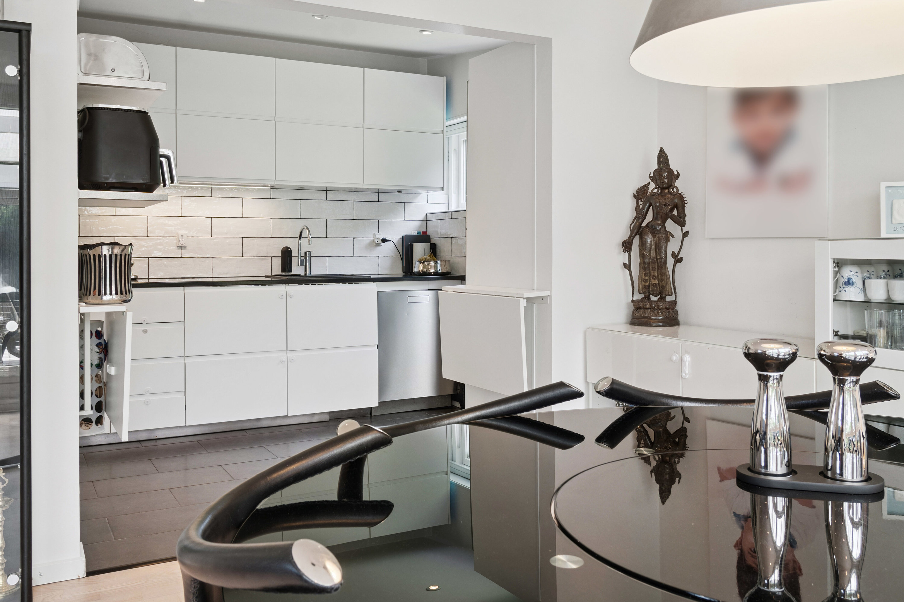 Fremhævet køkken billede i fuldskærmstilstand. Billede af Sommerfuglevej 1A, 2610 Rødovre