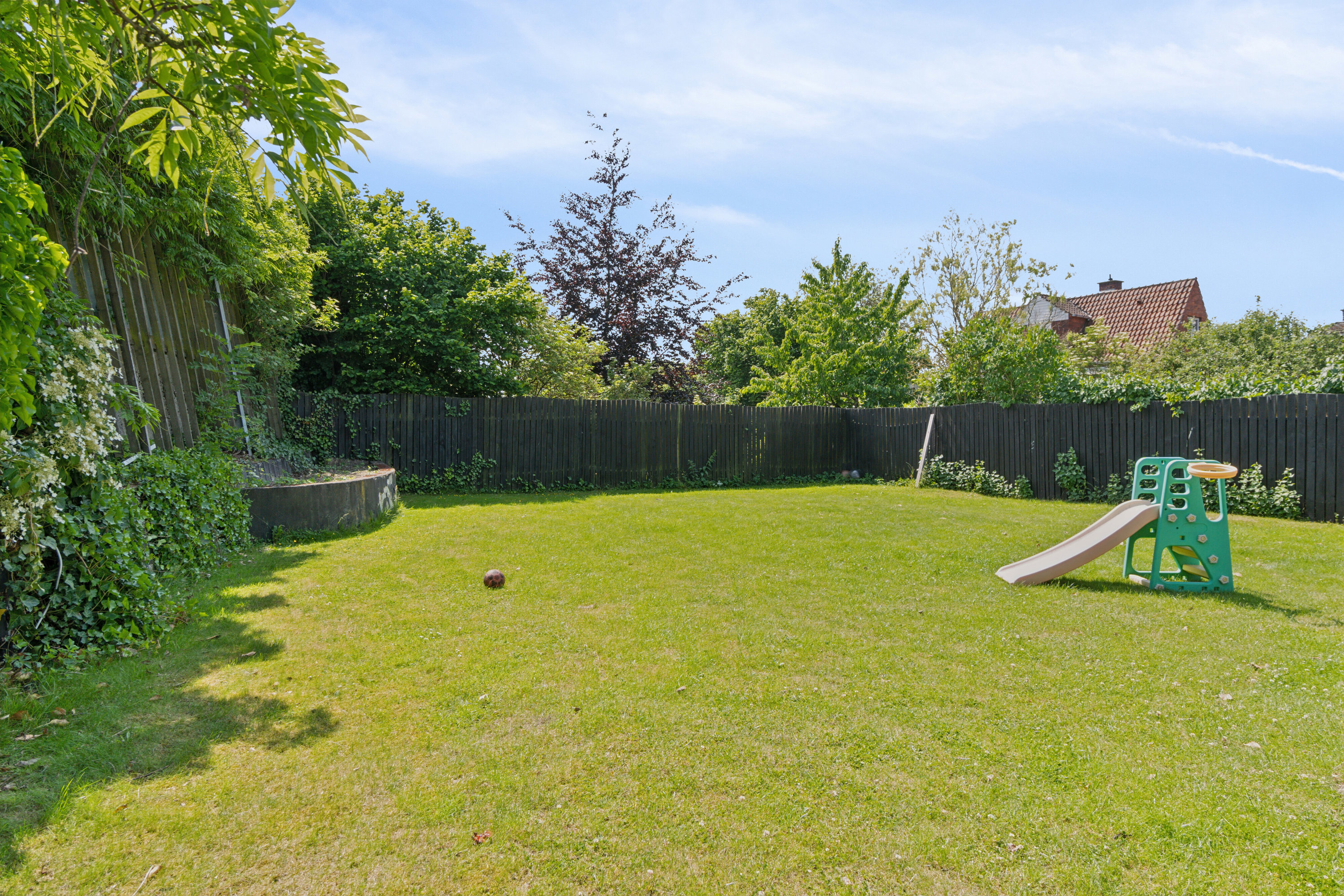 Fremhævet udendørs billede i fuldskærmstilstand. Billede af Sommerfuglevej 1A, 2610 Rødovre