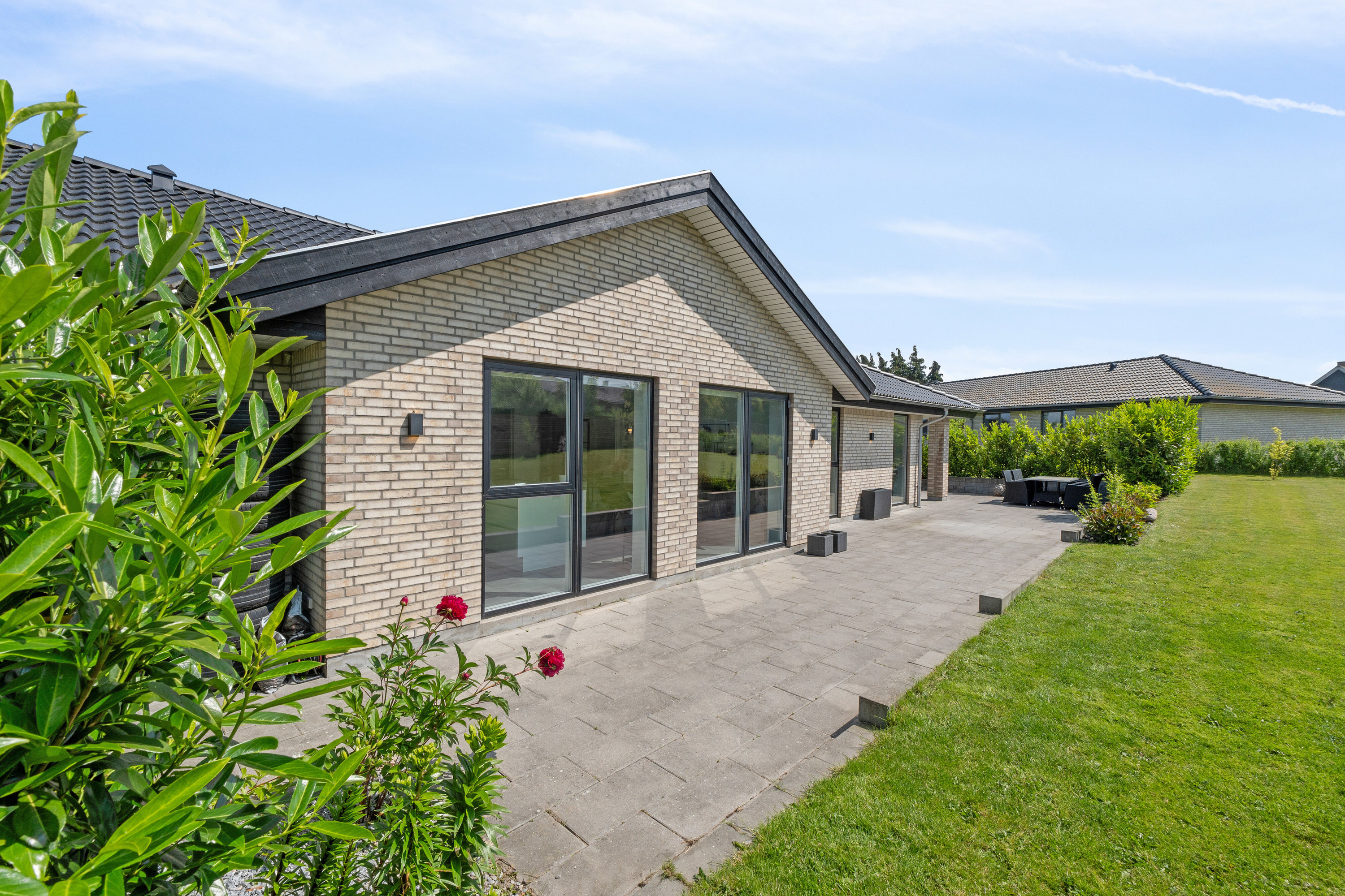 Fremhævet udendørs billede i fuldskærmstilstand. Billede af Elmevænget 6, 4690 Haslev