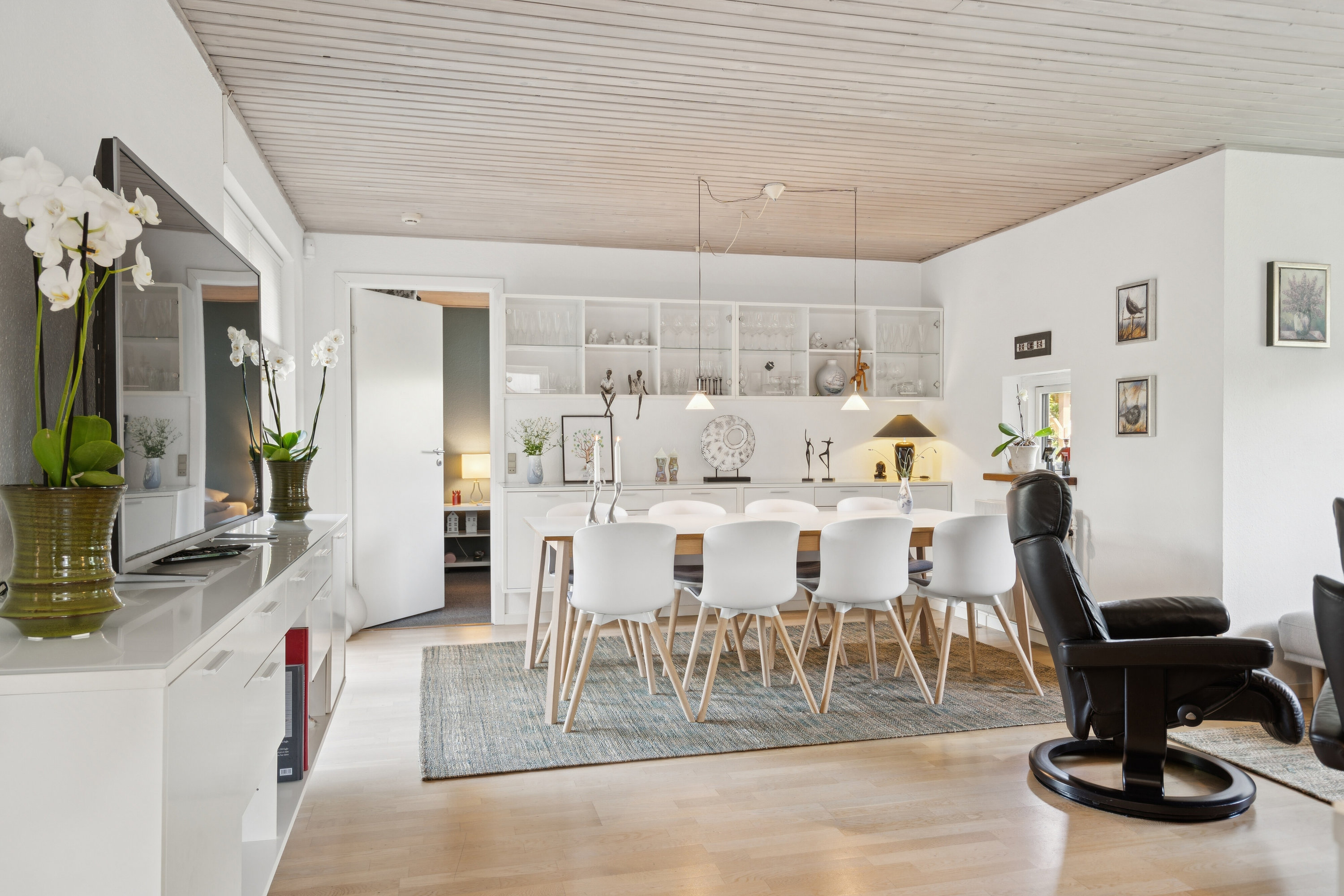 Fremhævet spisestue billede i fuldskærmstilstand. Billede af Væbnerhatten 138, Tornbjerg, 5220 Odense SØ