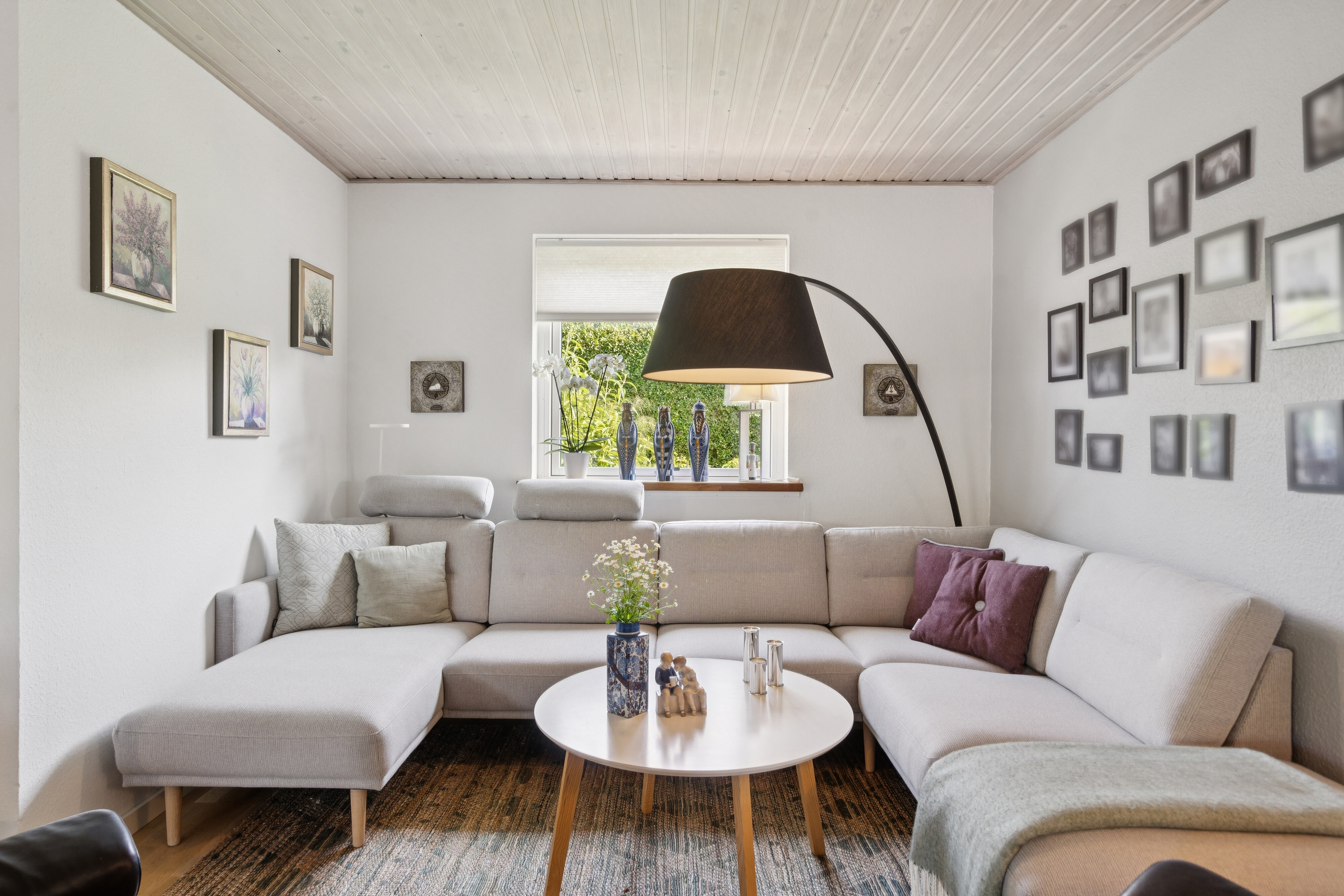 Fremhævet stue billede i fuldskærmstilstand. Billede af Væbnerhatten 138, Tornbjerg, 5220 Odense SØ