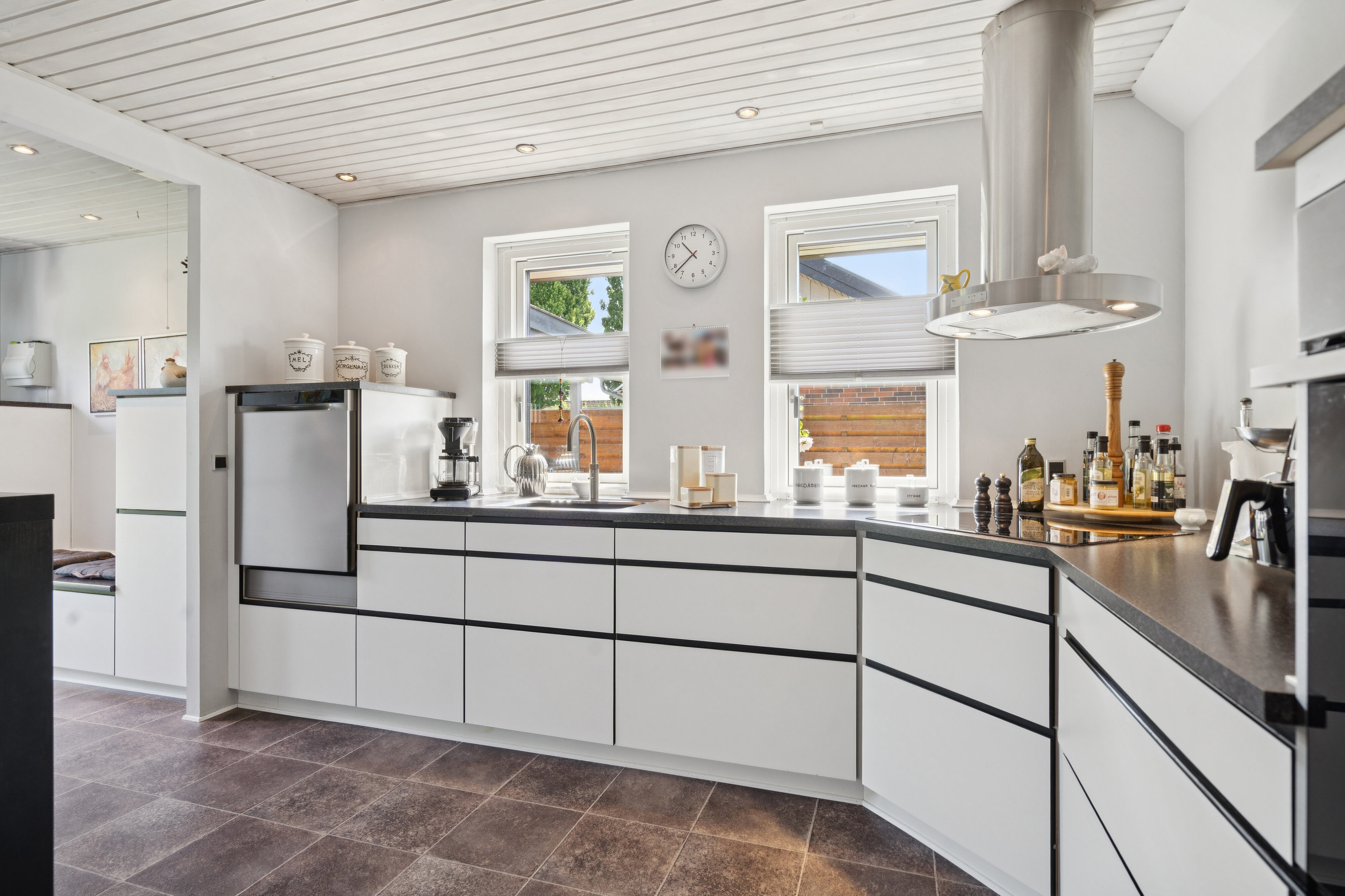 Fremhævet køkken billede i fuldskærmstilstand. Billede af Væbnerhatten 138, Tornbjerg, 5220 Odense SØ