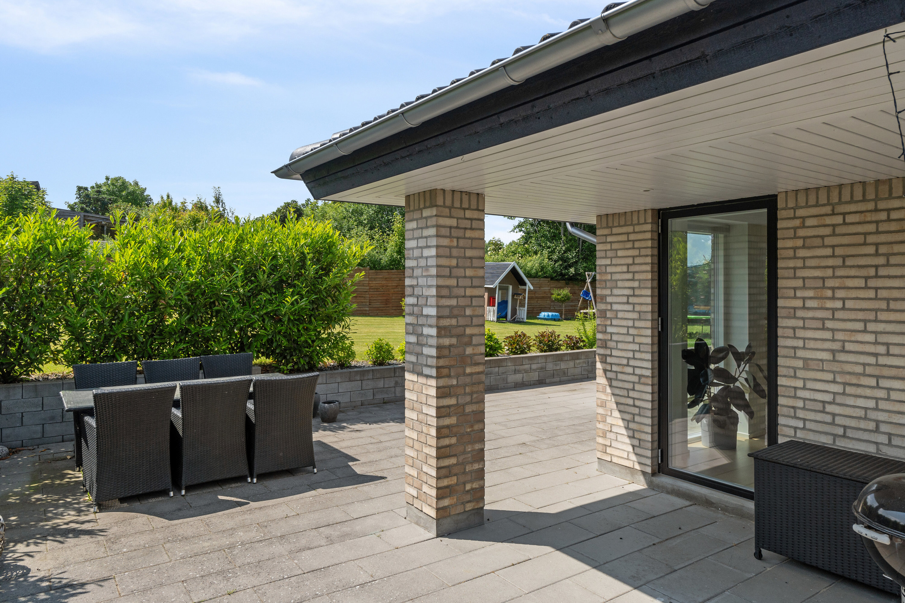 Fremhævet terrasse billede i fuldskærmstilstand. Billede af Elmevænget 6, 4690 Haslev