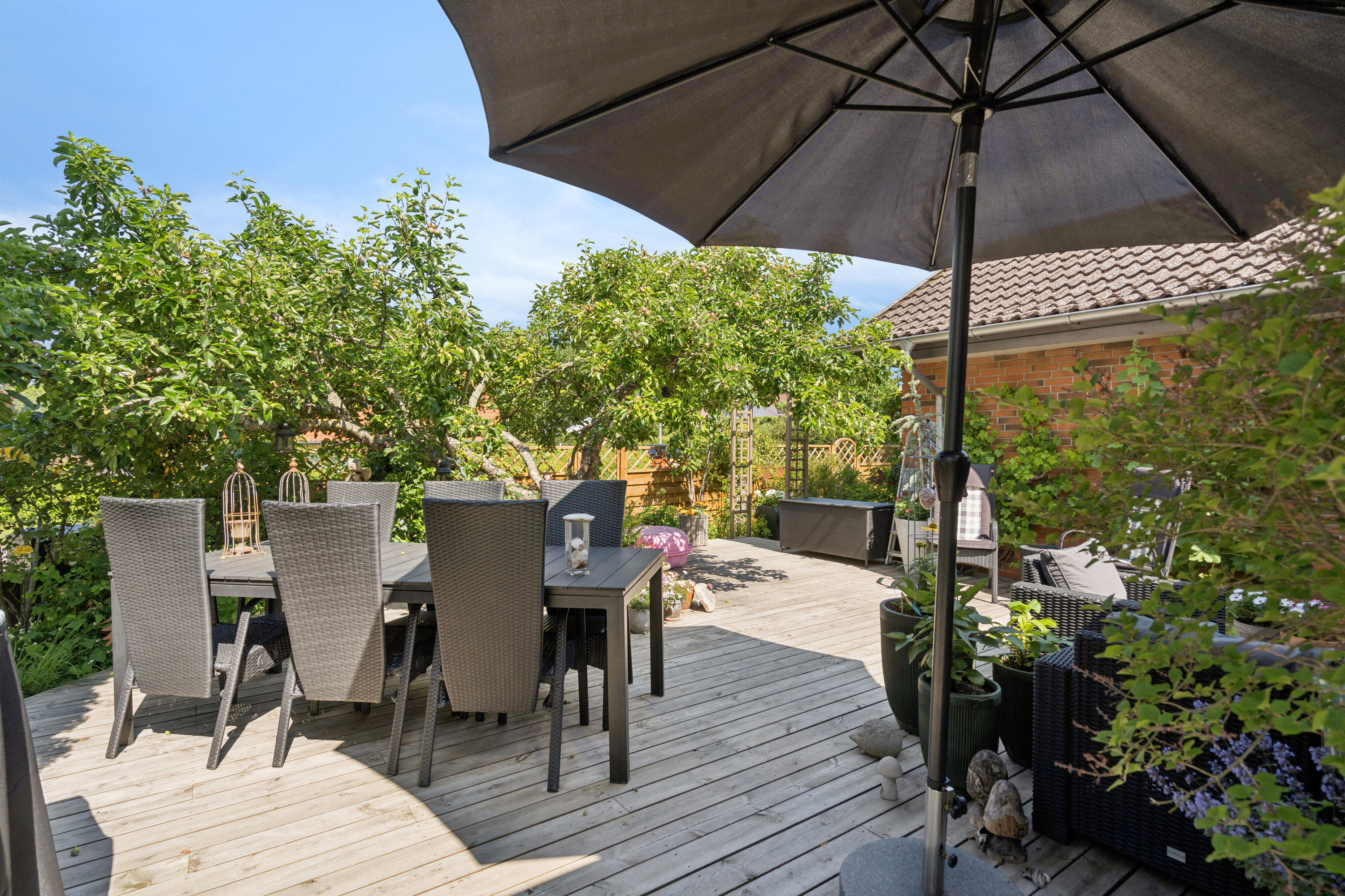 Fremhævet terrasse billede i fuldskærmstilstand. Billede af Væbnerhatten 138, Tornbjerg, 5220 Odense SØ