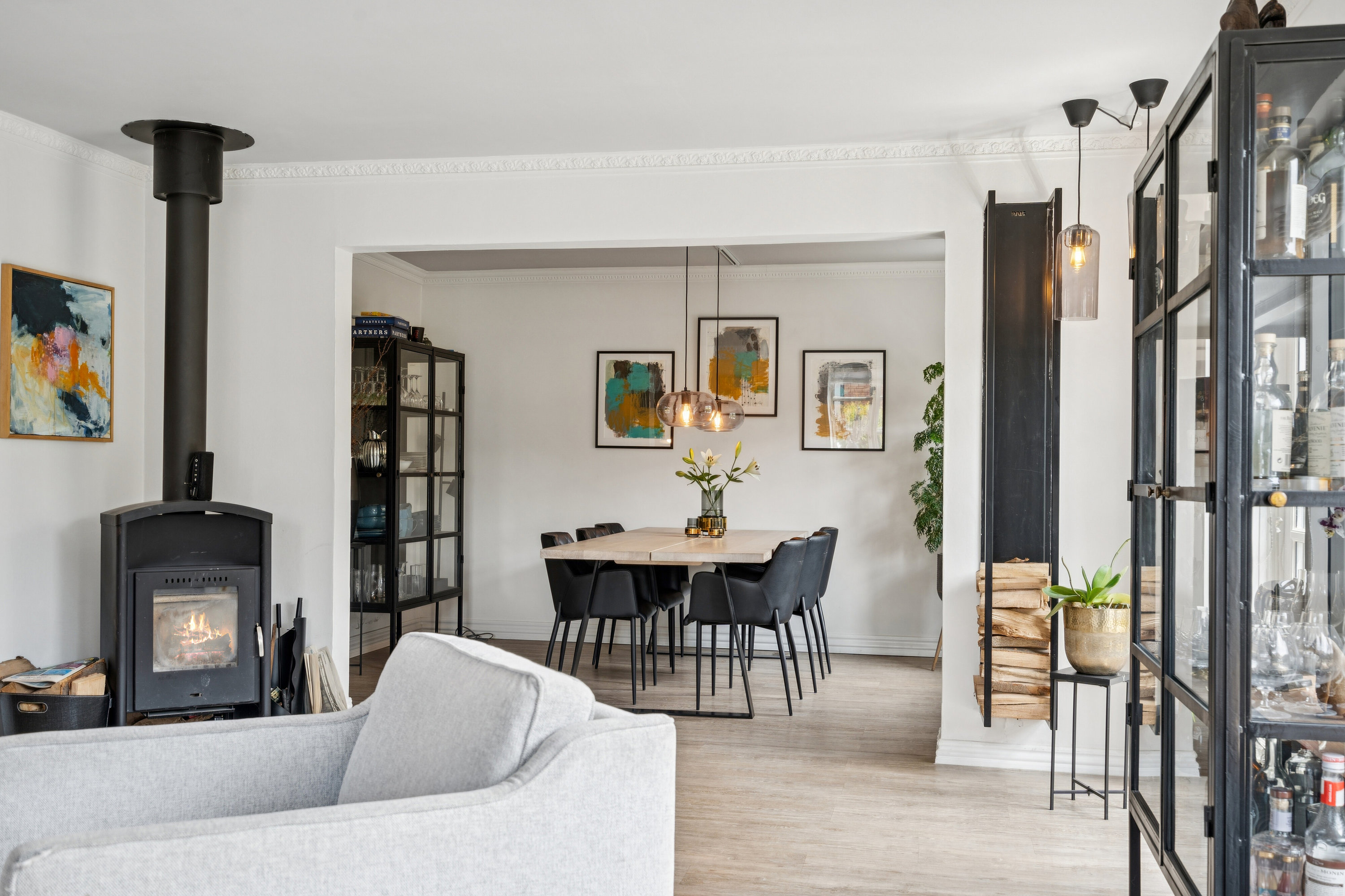 Fremhævet stue billede i fuldskærmstilstand. Billede af Gyldenbjergsvej 18, 5700 Svendborg