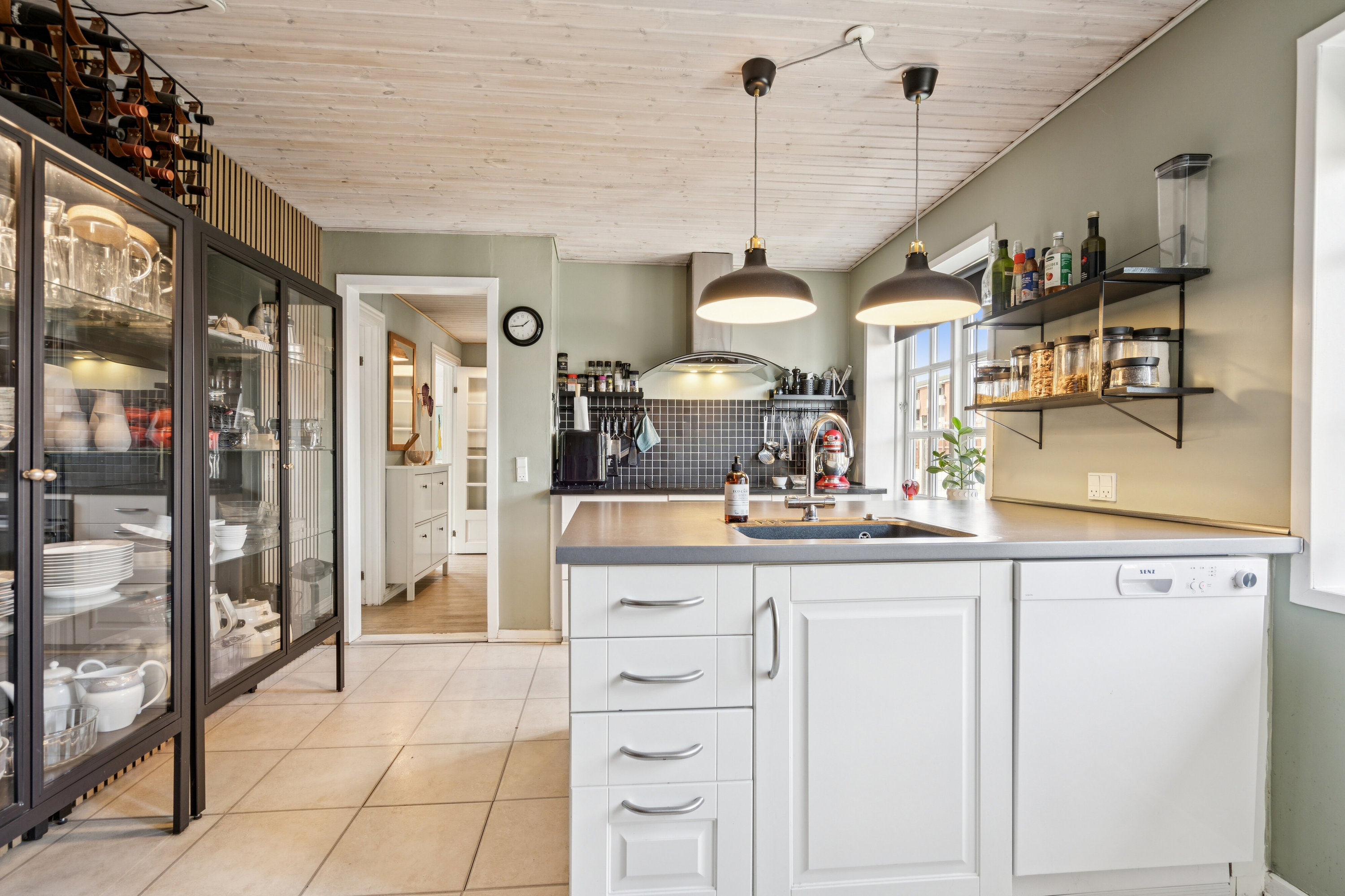 Fremhævet køkken billede i fuldskærmstilstand. Billede af Gyldenbjergsvej 18, 5700 Svendborg