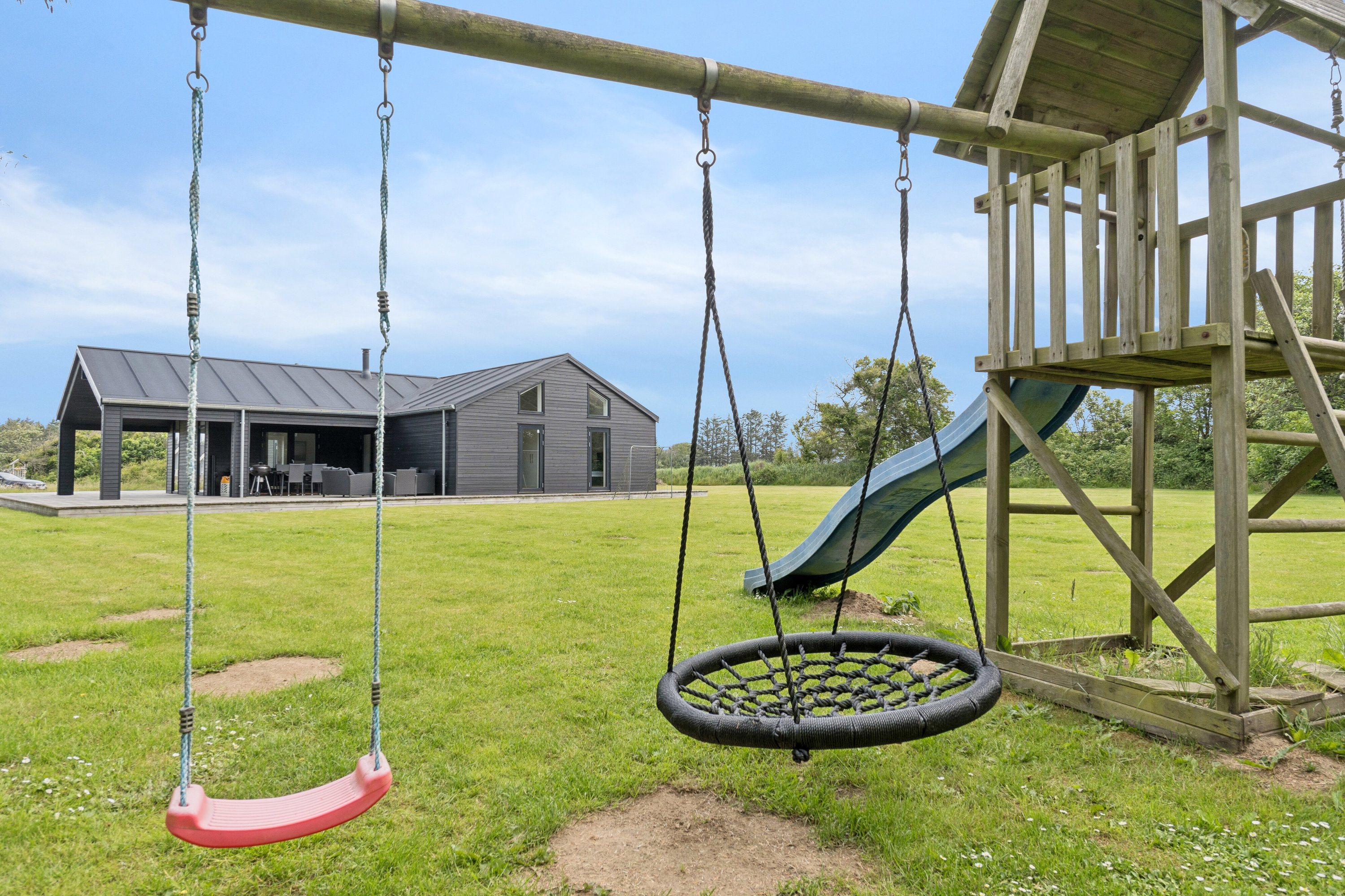 Fremhævet set fra haven billede i fuldskærmstilstand. Billede af Nørre Knoldevej 15, Skal Klit, 9800 Hjørring