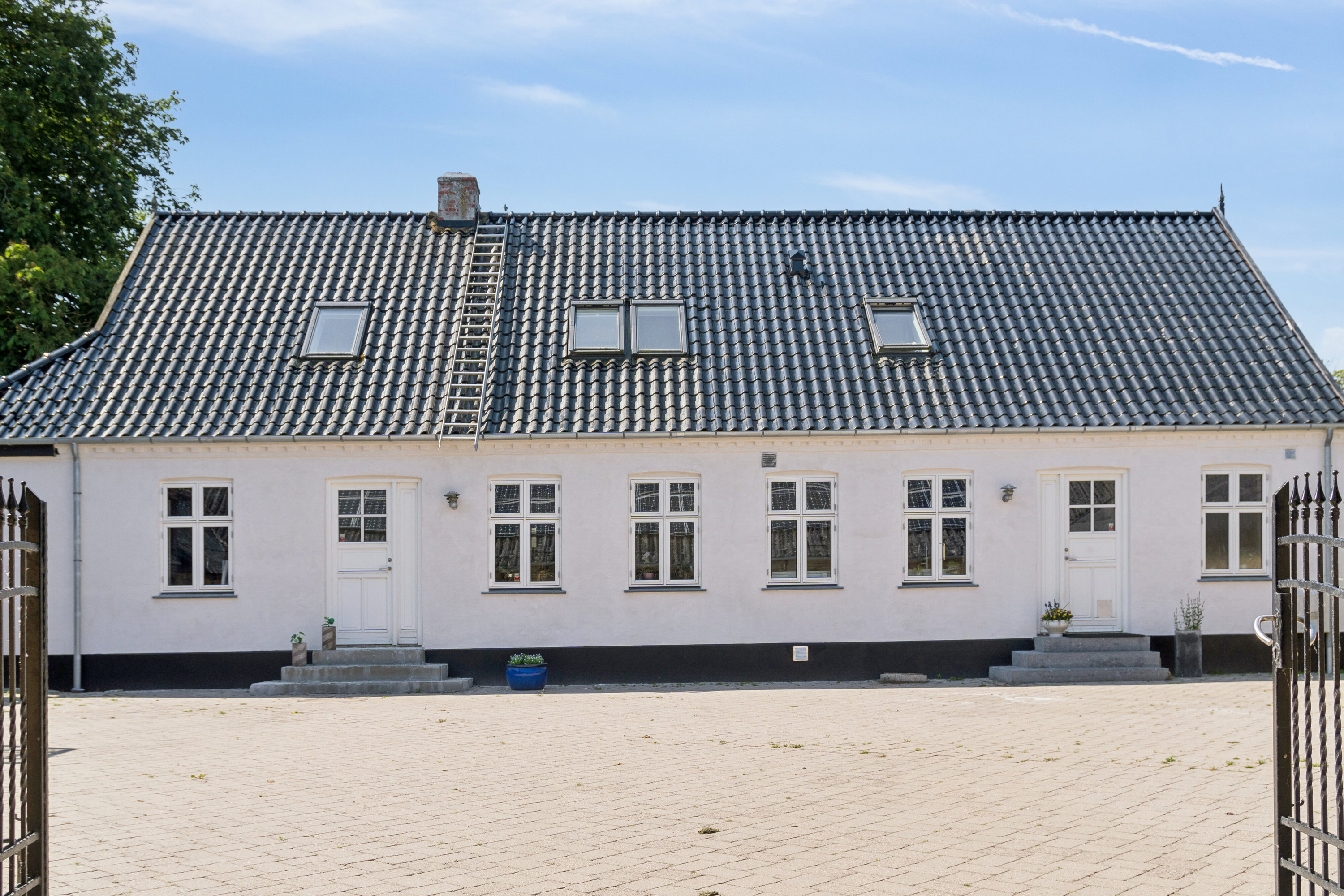 Fremhævet udendørs billede i fuldskærmstilstand. Billede af Gl. Mårsøvej 11, 4300 Holbæk