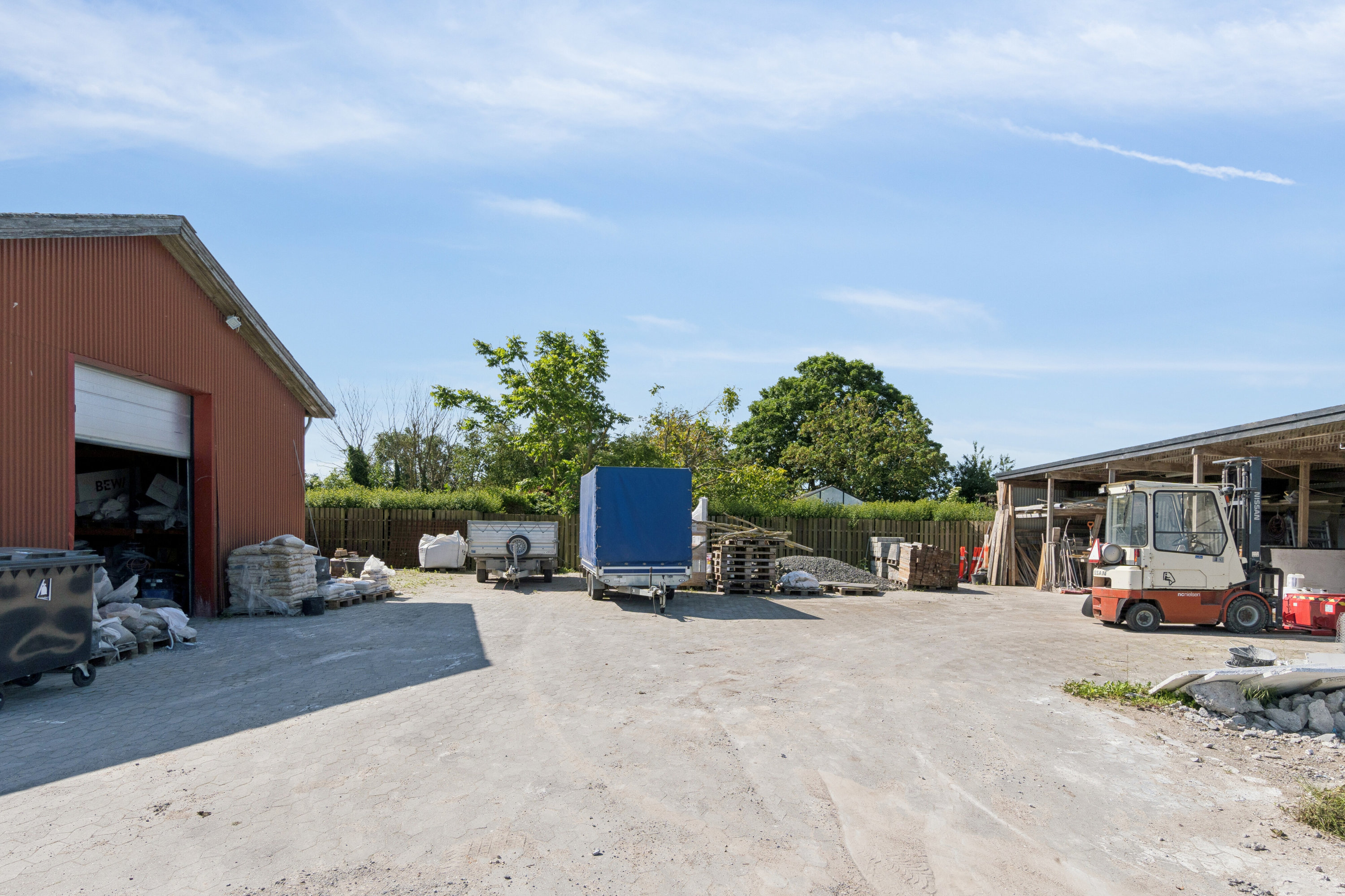 Fremhævet udendørs billede i fuldskærmstilstand. Billede af Gl. Mårsøvej 11, 4300 Holbæk