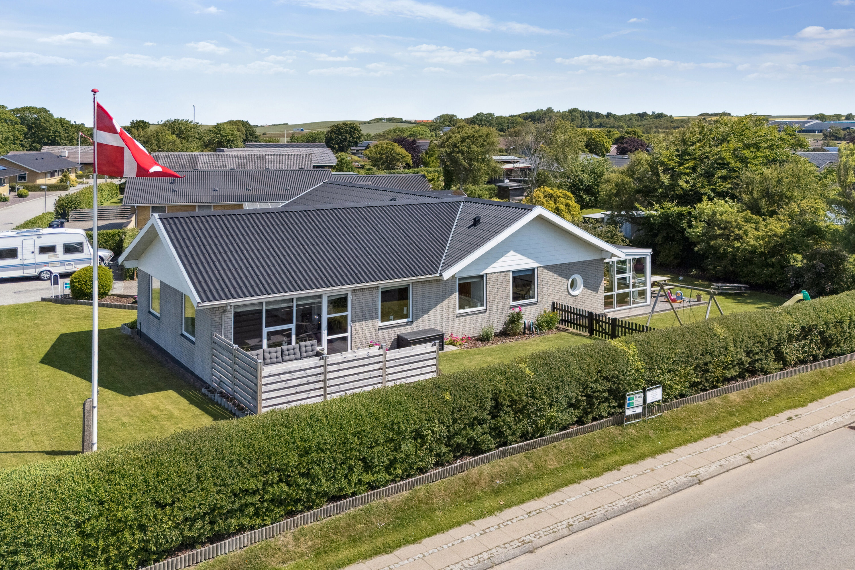 Fremhævet set fra vejen billede i fuldskærmstilstand. Billede af Degnebakken 23, 7760 Hurup Thy