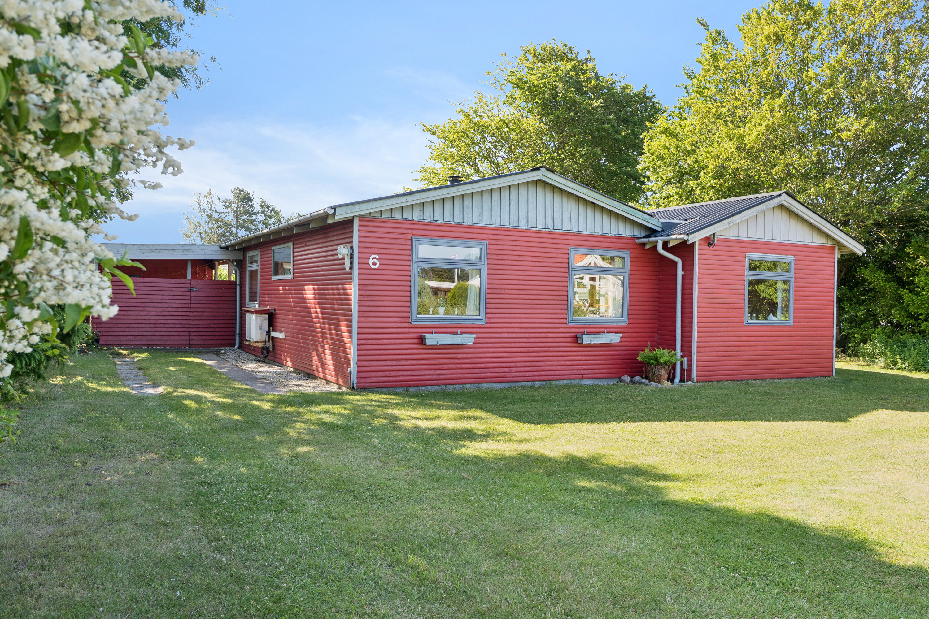 Fremhævet set fra haven billede i fuldskærmstilstand. Billede af Karensvej 6, Østerballe, 5450 Otterup