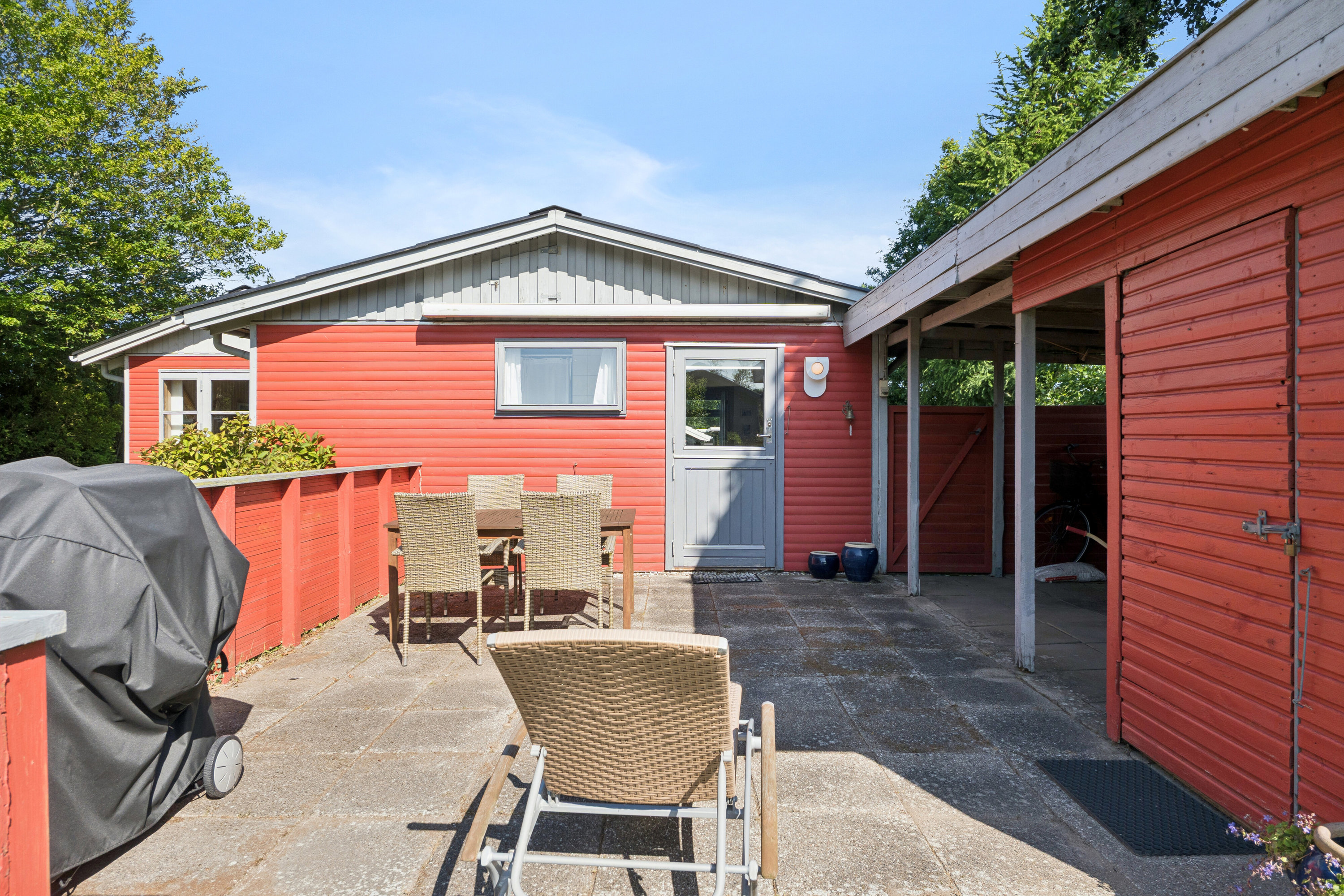 Fremhævet terrasse billede i fuldskærmstilstand. Billede af Karensvej 6, Østerballe, 5450 Otterup