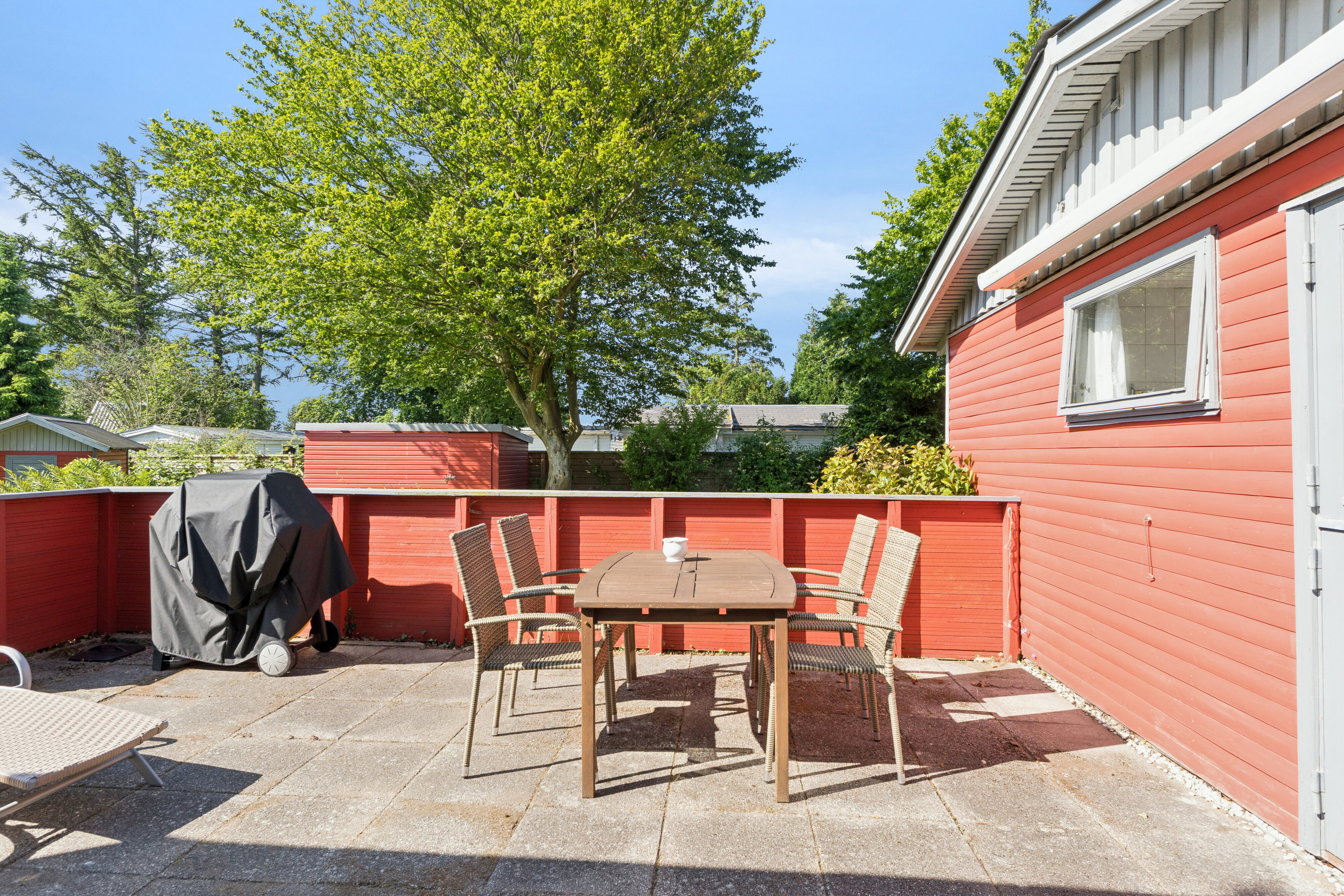 Fremhævet terrasse billede i fuldskærmstilstand. Billede af Karensvej 6, Østerballe, 5450 Otterup