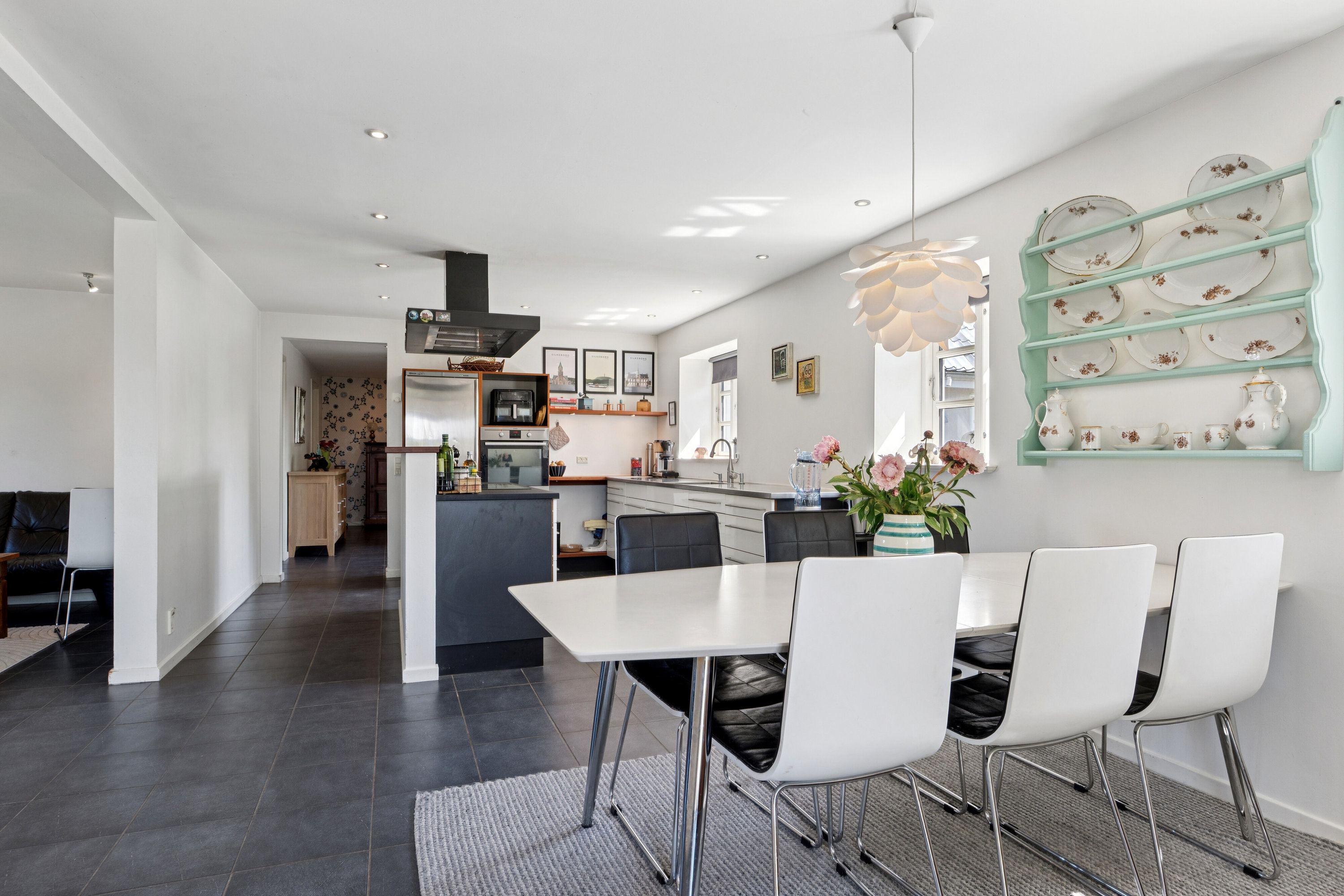 Fremhævet spisestue billede i fuldskærmstilstand. Billede af Charlottenlundvej 29, 8620 Kjellerup