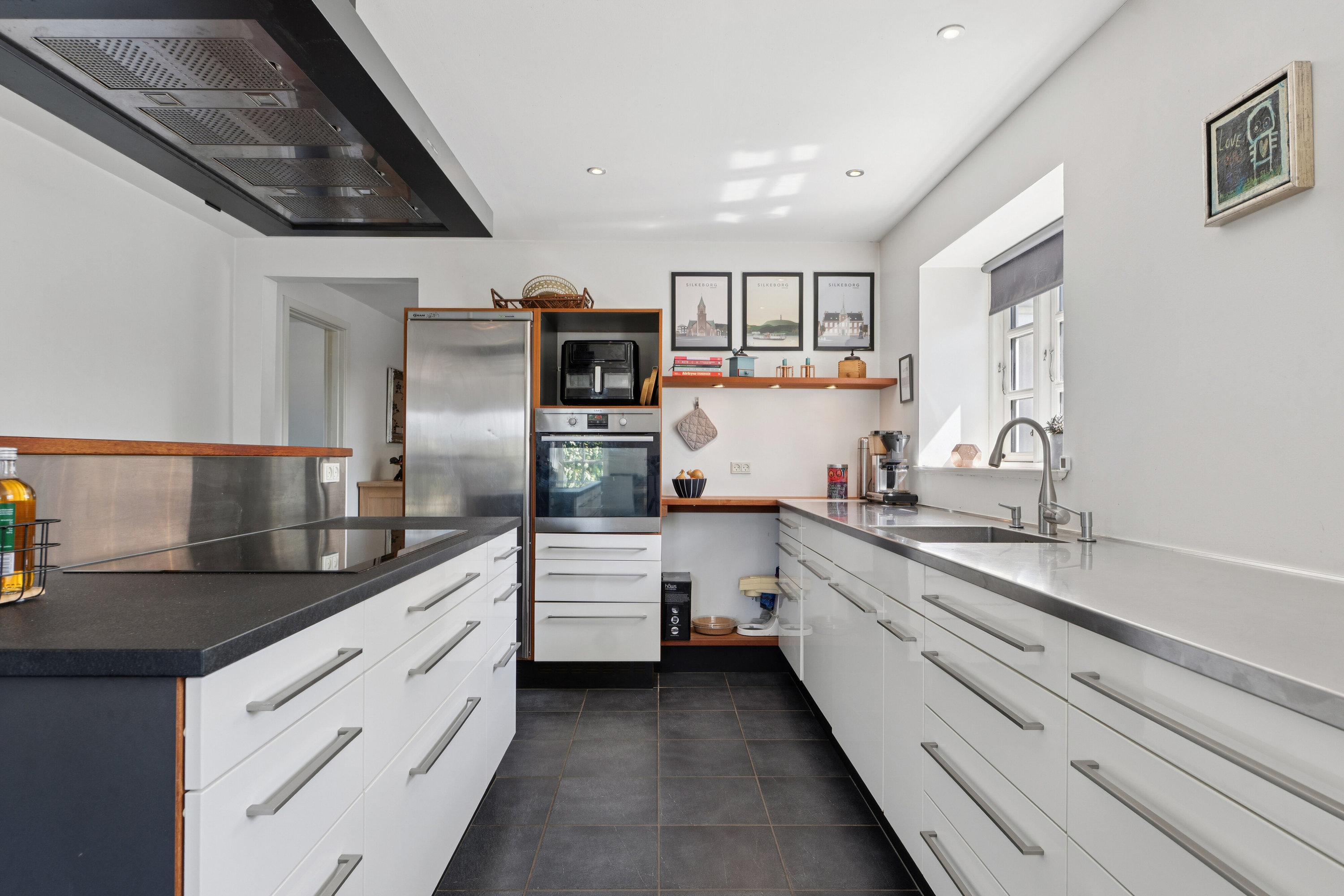 Fremhævet køkken billede i fuldskærmstilstand. Billede af Charlottenlundvej 29, 8620 Kjellerup