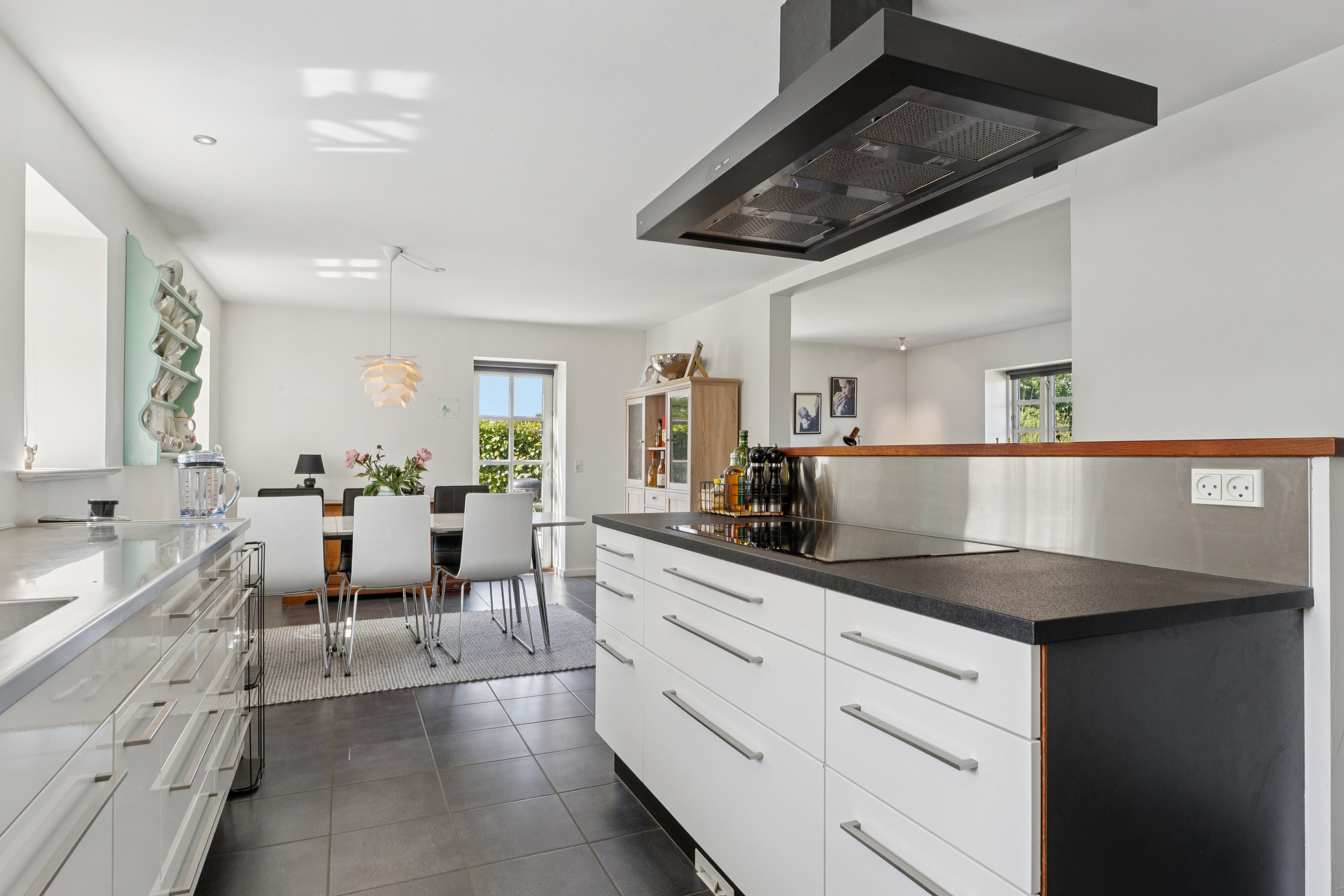 Fremhævet køkken billede i fuldskærmstilstand. Billede af Charlottenlundvej 29, 8620 Kjellerup