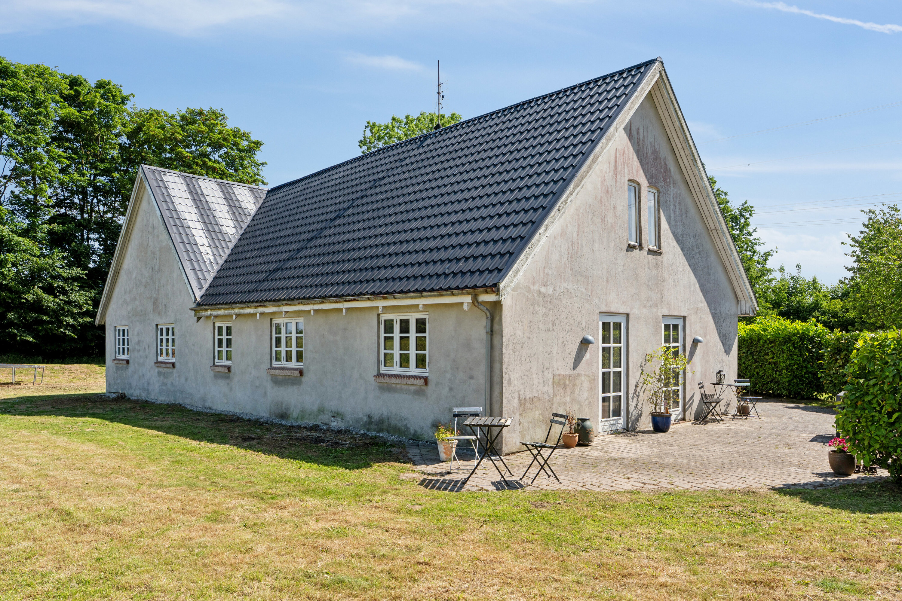 Miniaturebillede 2: set fra haven. Billede af Charlottenlundvej 29, 8620 Kjellerup