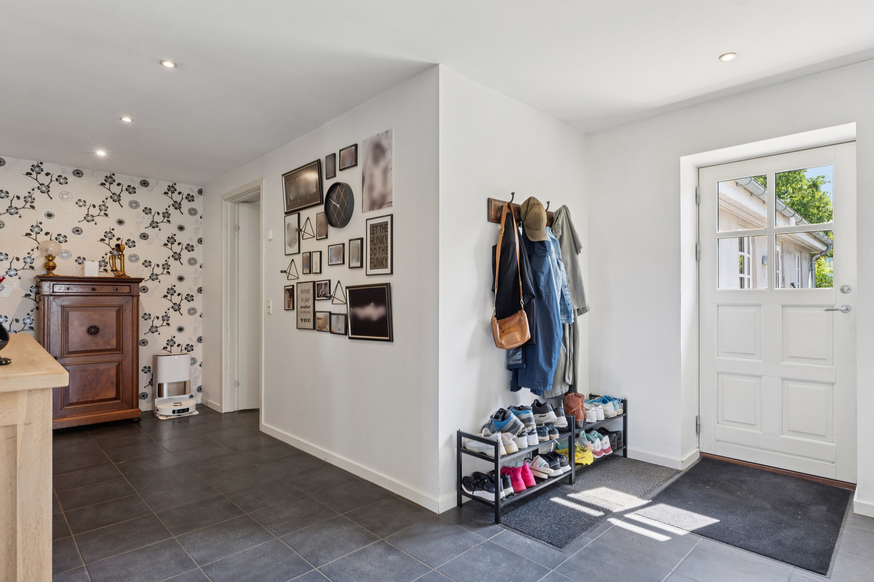 Fremhævet gang billede i fuldskærmstilstand. Billede af Charlottenlundvej 29, 8620 Kjellerup