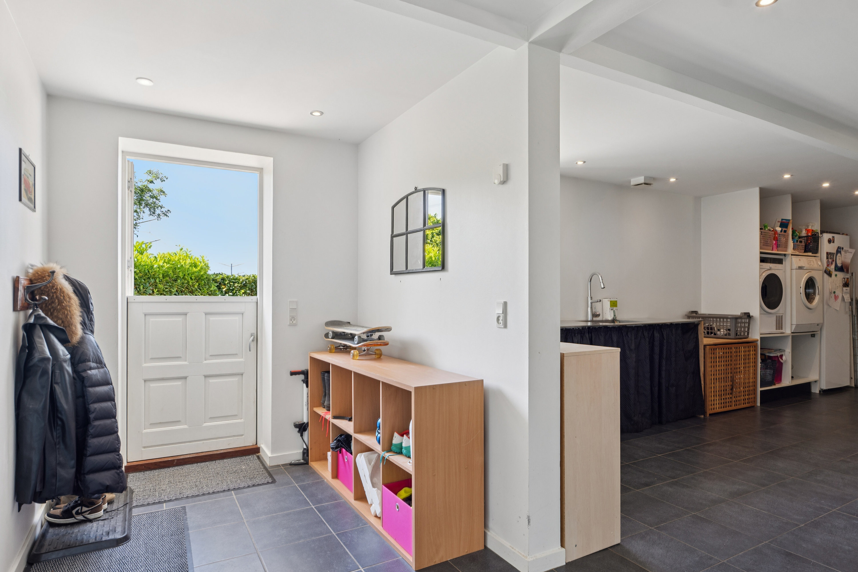 Fremhævet entré billede i fuldskærmstilstand. Billede af Charlottenlundvej 29, 8620 Kjellerup