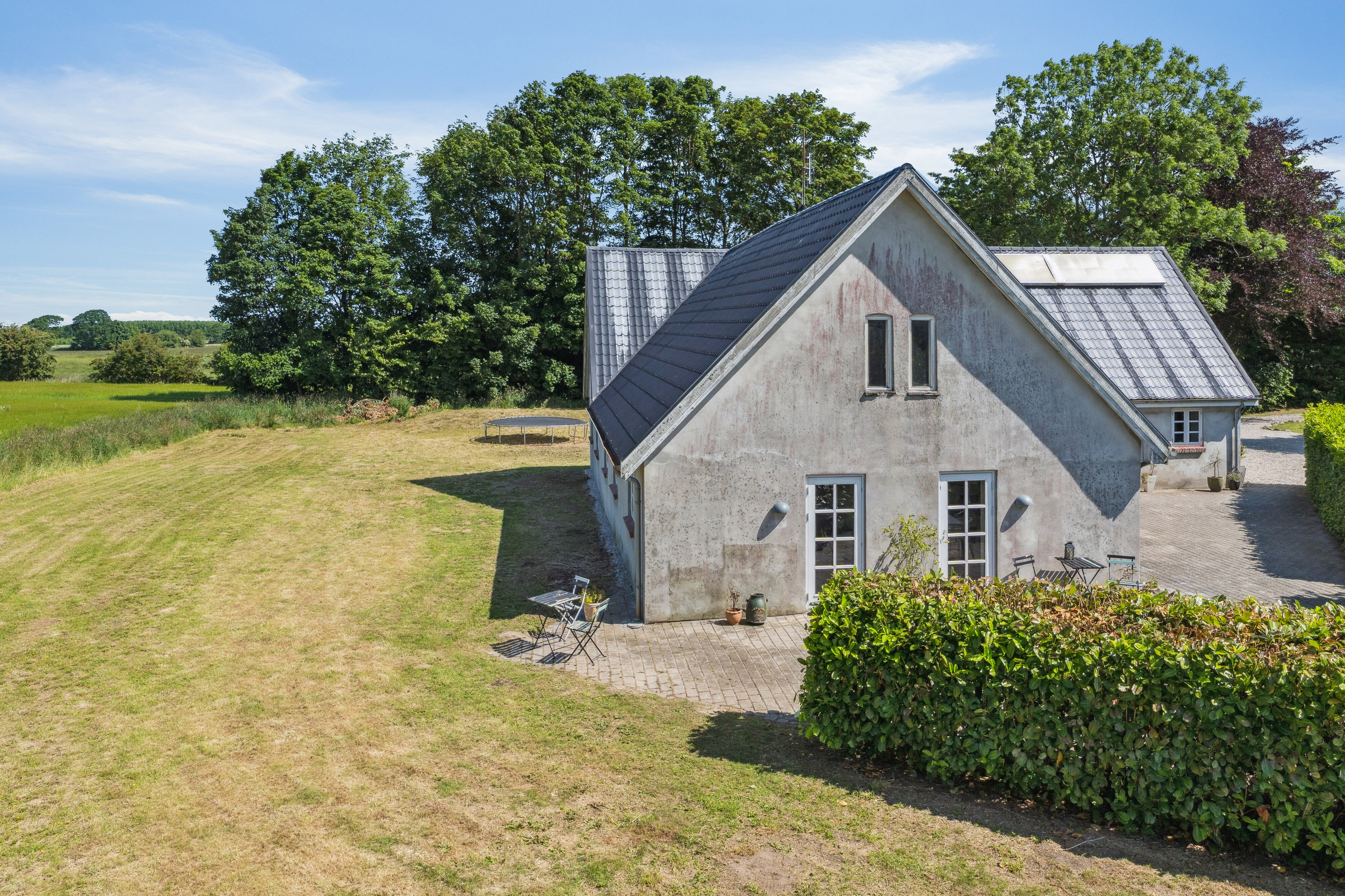 Fremhævet set fra haven billede i fuldskærmstilstand. Billede af Charlottenlundvej 29, 8620 Kjellerup