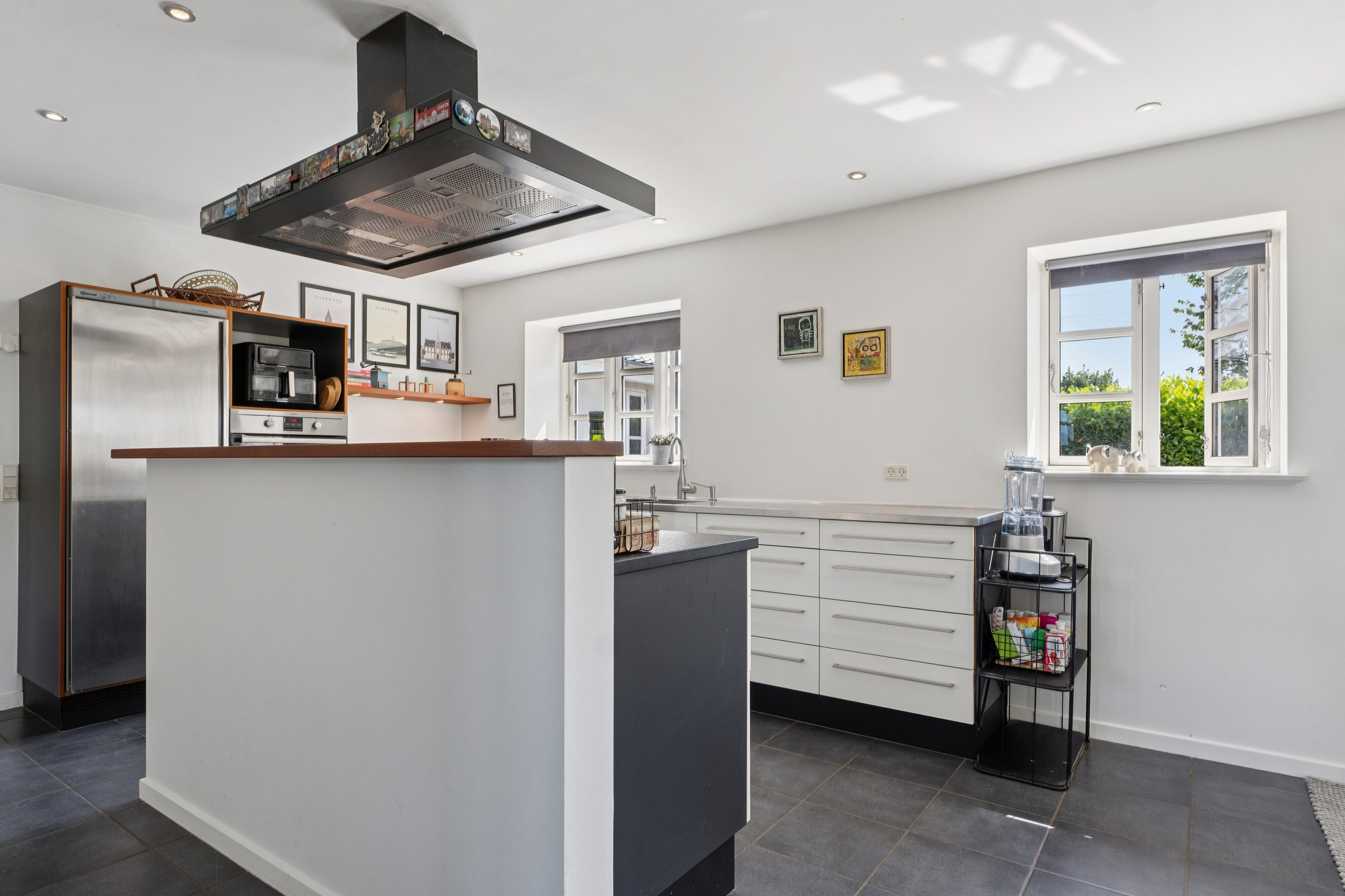 Fremhævet køkken billede i fuldskærmstilstand. Billede af Charlottenlundvej 29, 8620 Kjellerup