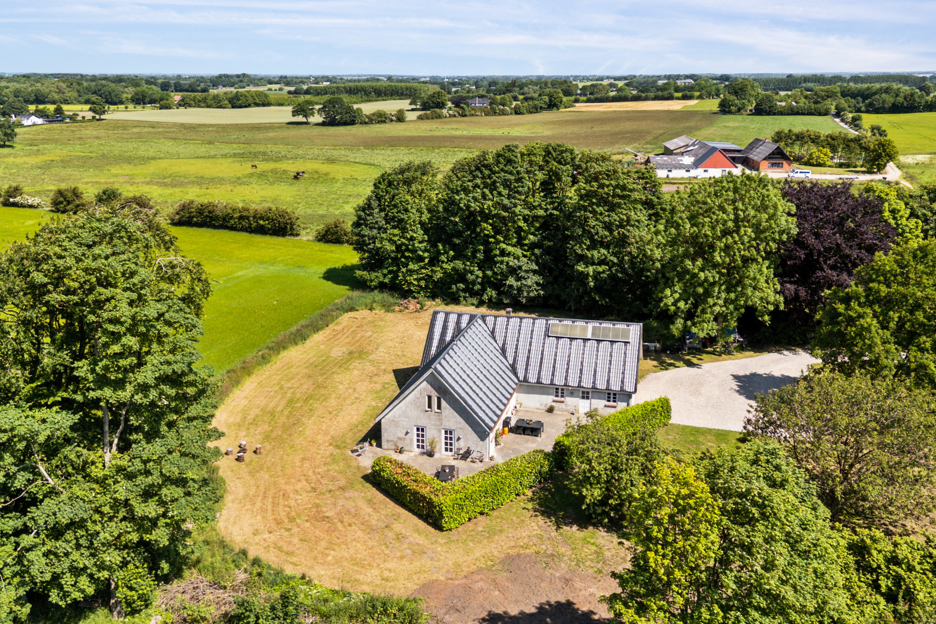 Fremhævet luftfoto billede i fuldskærmstilstand. Billede af Charlottenlundvej 29, 8620 Kjellerup