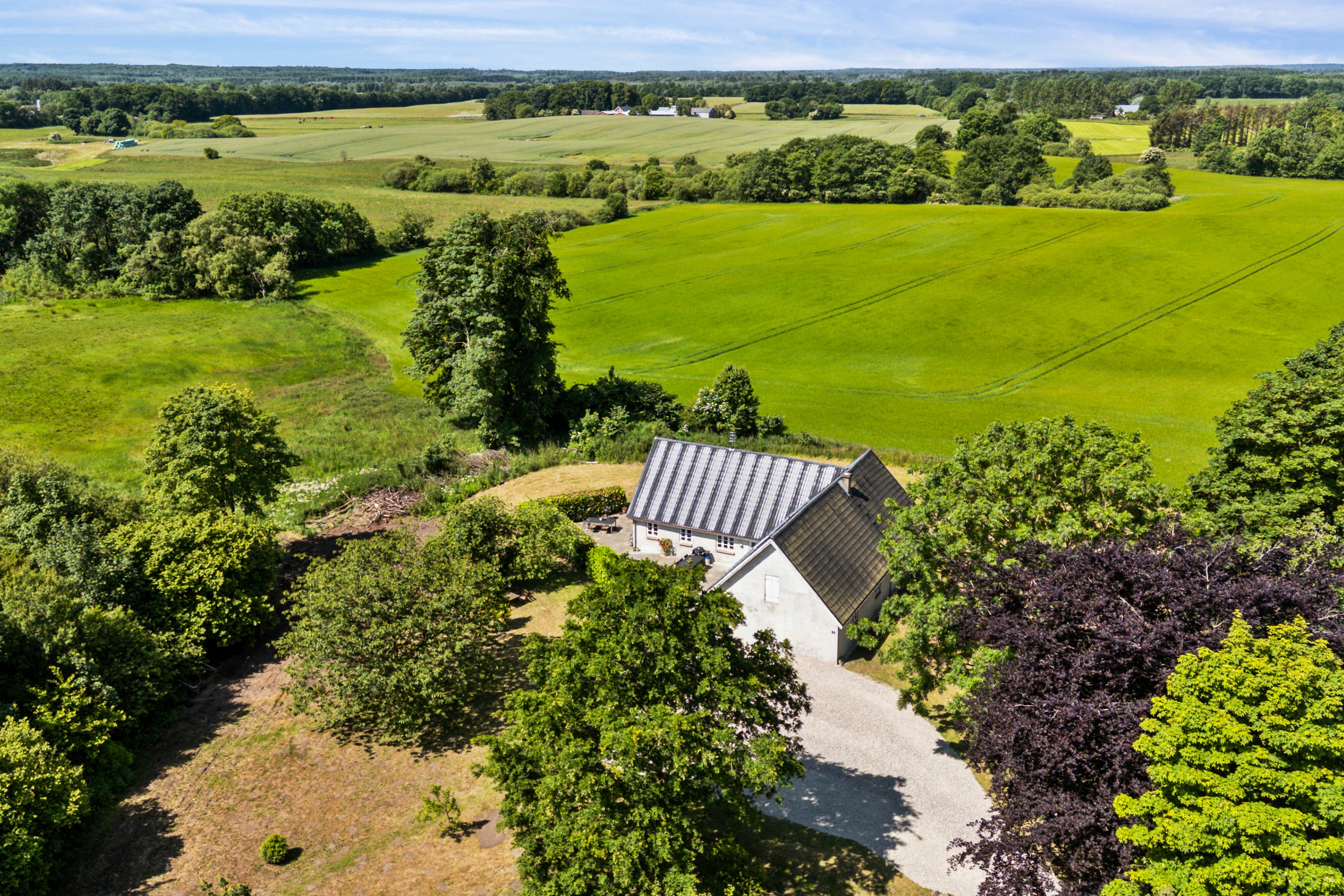 Fremhævet luftfoto billede i fuldskærmstilstand. Billede af Charlottenlundvej 29, 8620 Kjellerup