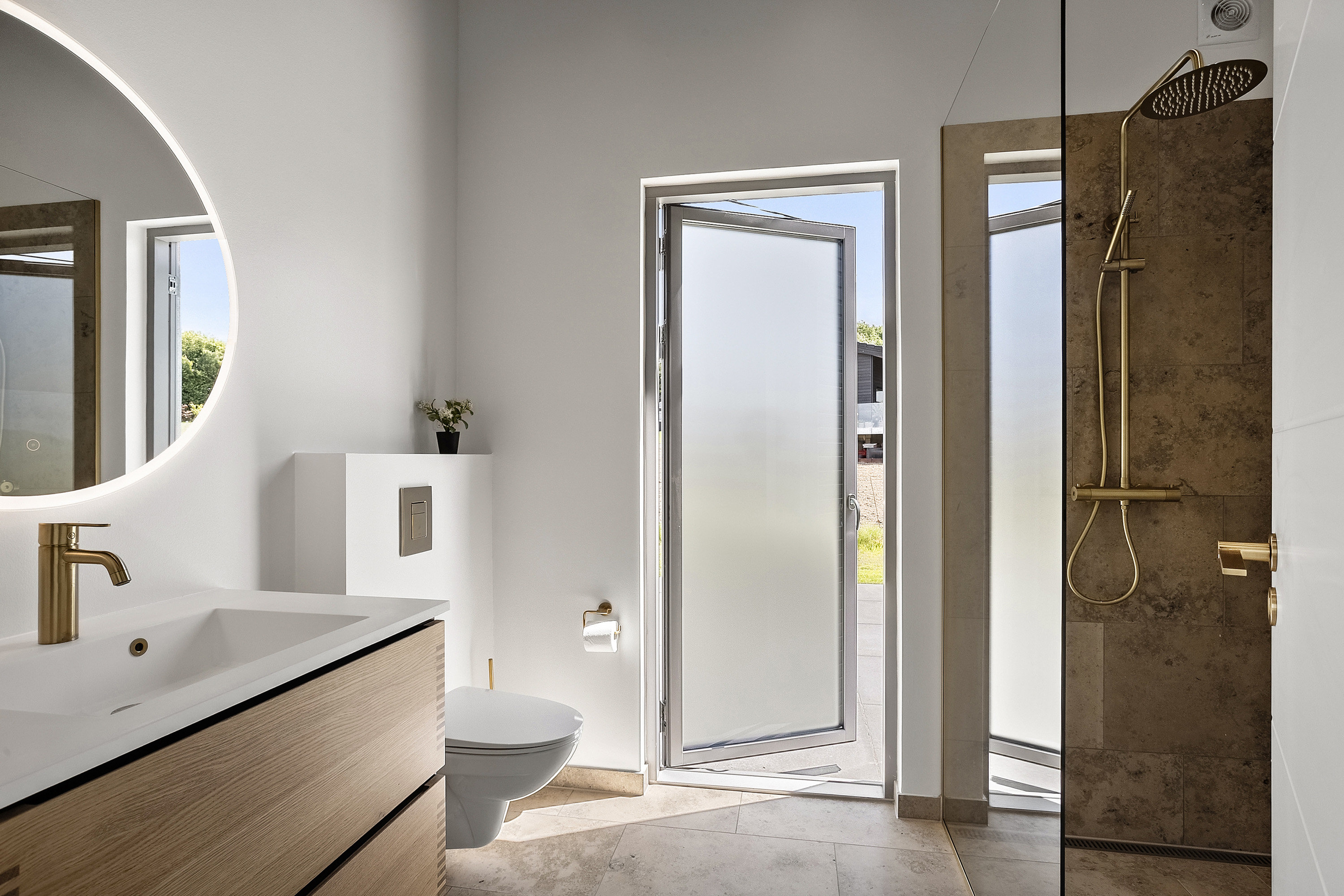 Fremhævet toilet billede i fuldskærmstilstand. Billede af Skovsøen 23, Løjt Nørreskov, 6200 Aabenraa