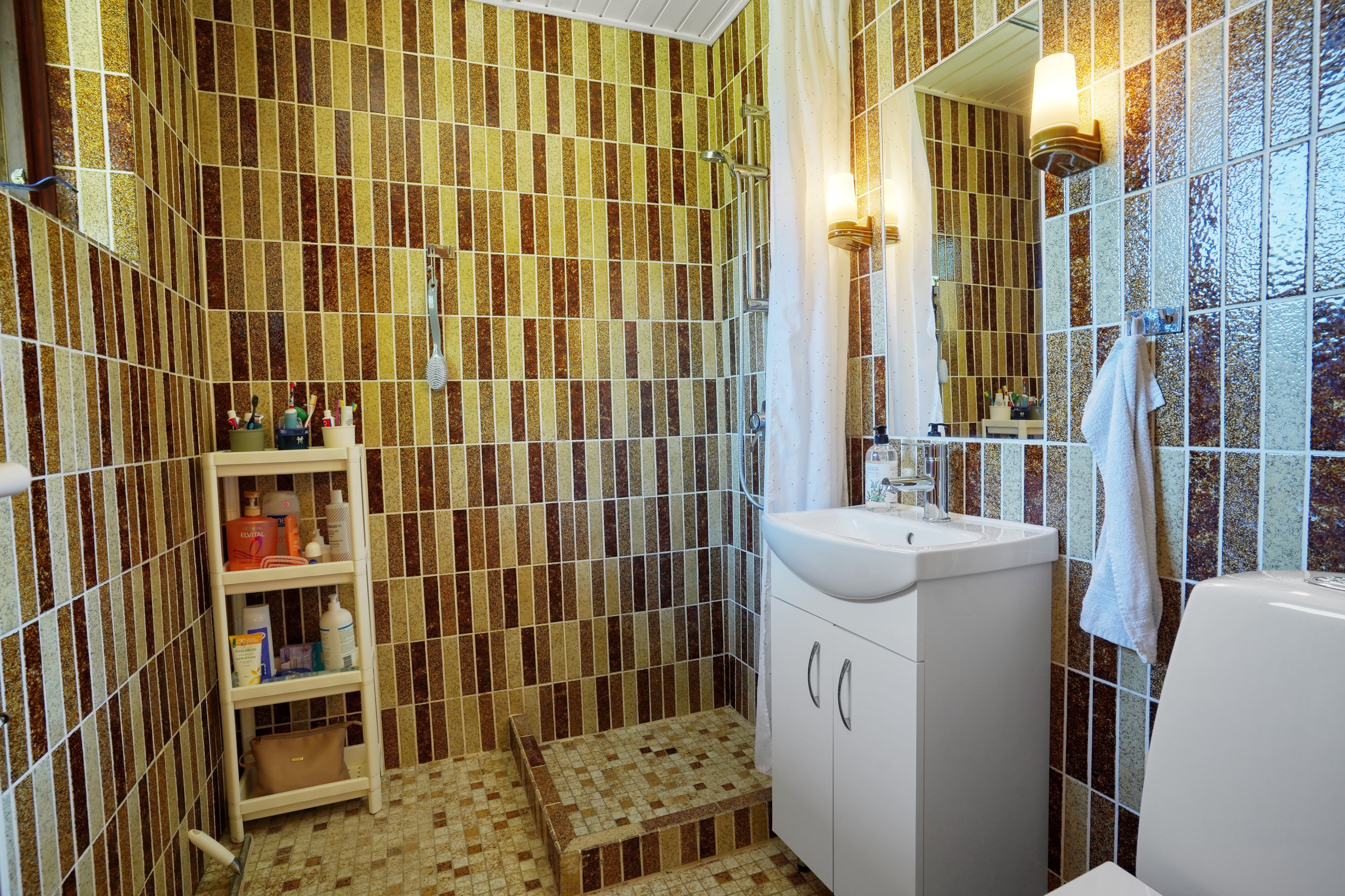 Fremhævet badeværelse billede i fuldskærmstilstand. Billede af Suhrs Alle 12, 3520 Farum