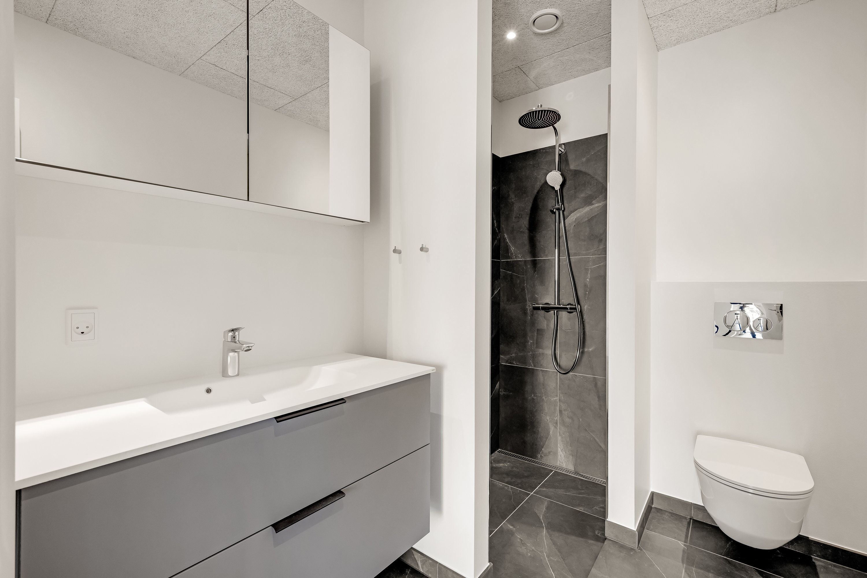 Fremhævet badeværelse billede i fuldskærmstilstand. Billede af Tværgade 2, 2., 6900 Skjern