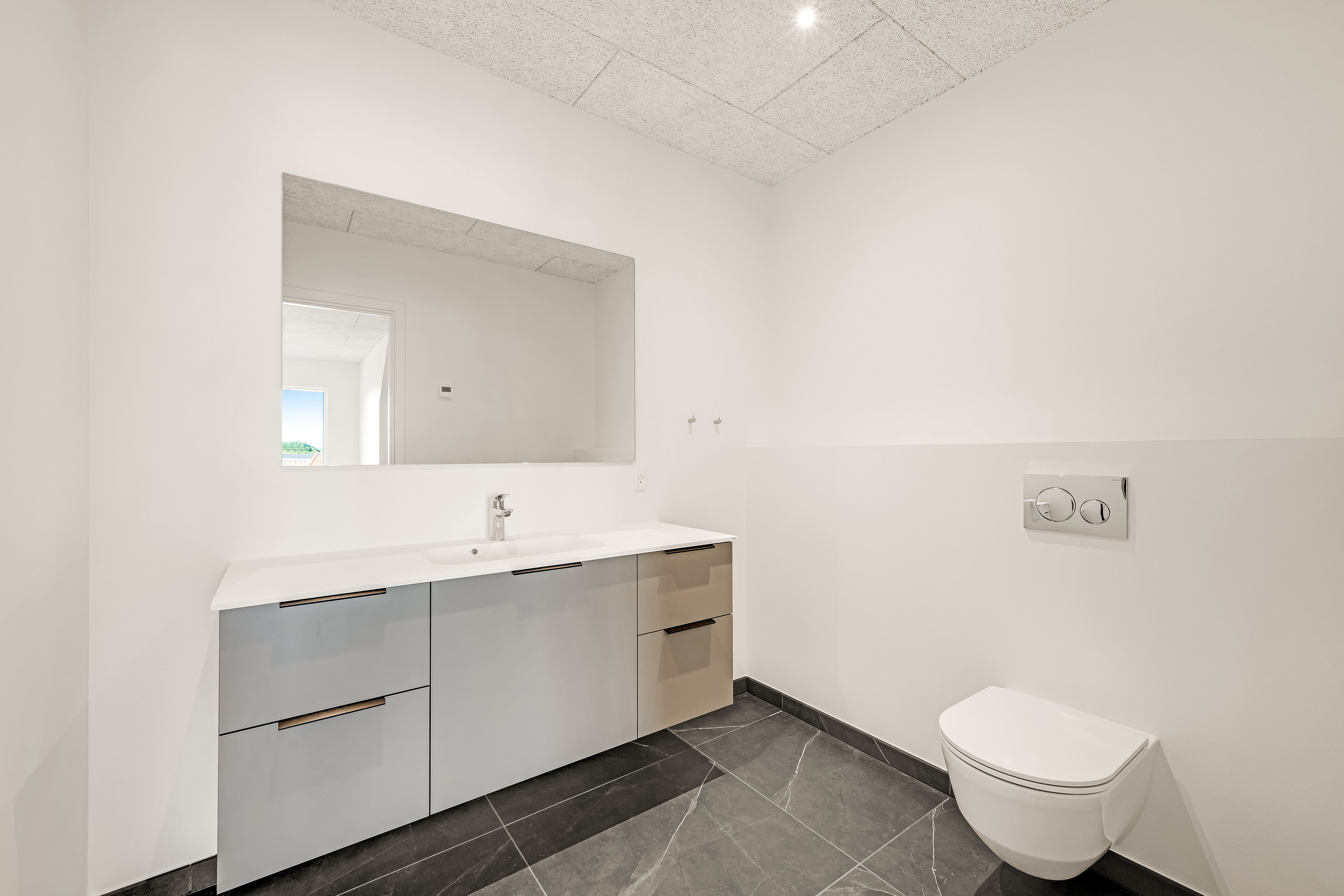 Fremhævet badeværelse billede i fuldskærmstilstand. Billede af Tværgade 2, 2., 6900 Skjern