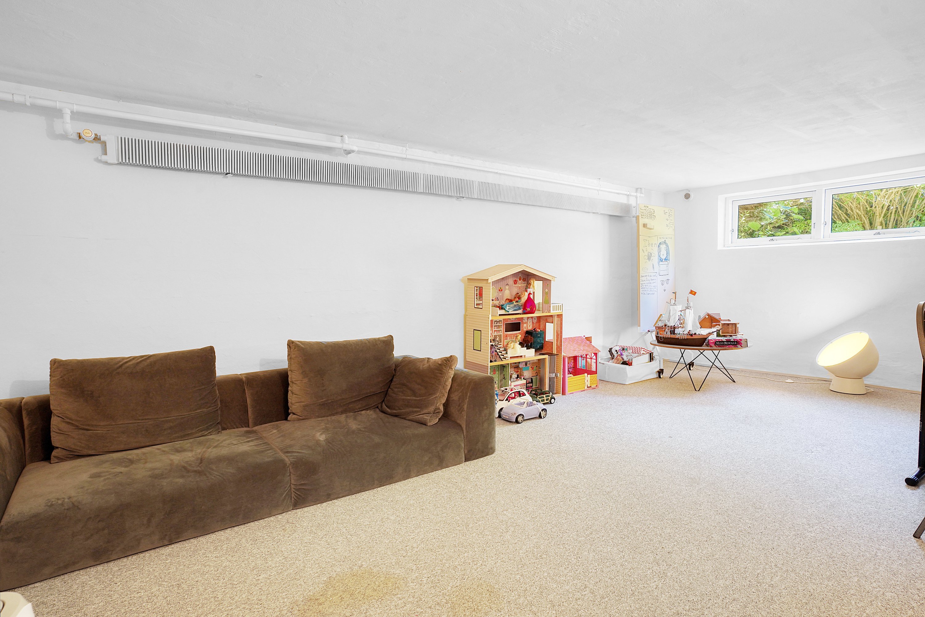 Fremhævet kælder billede i fuldskærmstilstand. Billede af Suhrs Alle 12, 3520 Farum