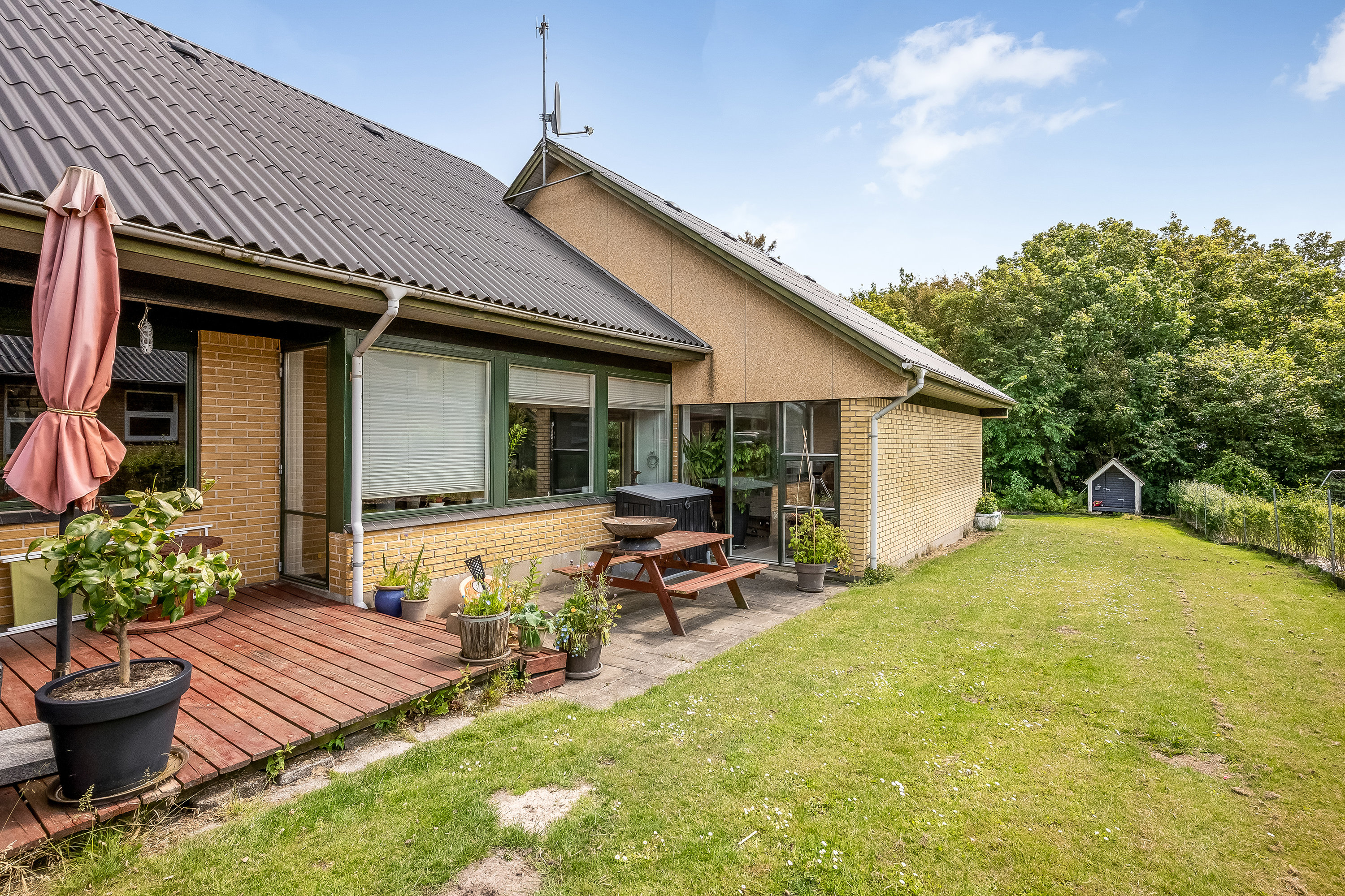 Fremhævet terrasse billede i fuldskærmstilstand. Billede af Falkevej 18, Heldum, 7620 Lemvig