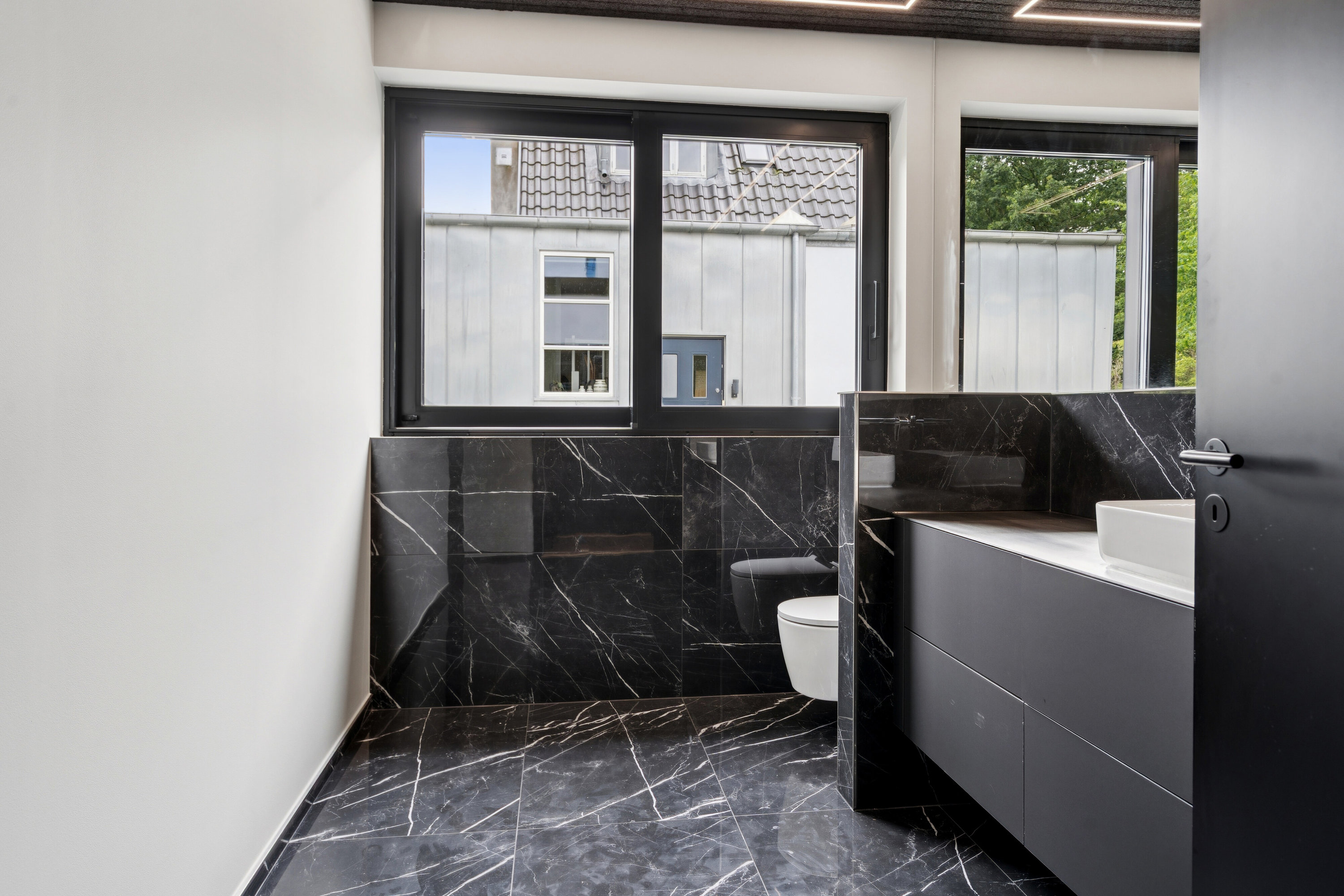 Fremhævet badeværelse billede i fuldskærmstilstand. Billede af Højløkke Allé 41, Næsby, 5270 Odense N