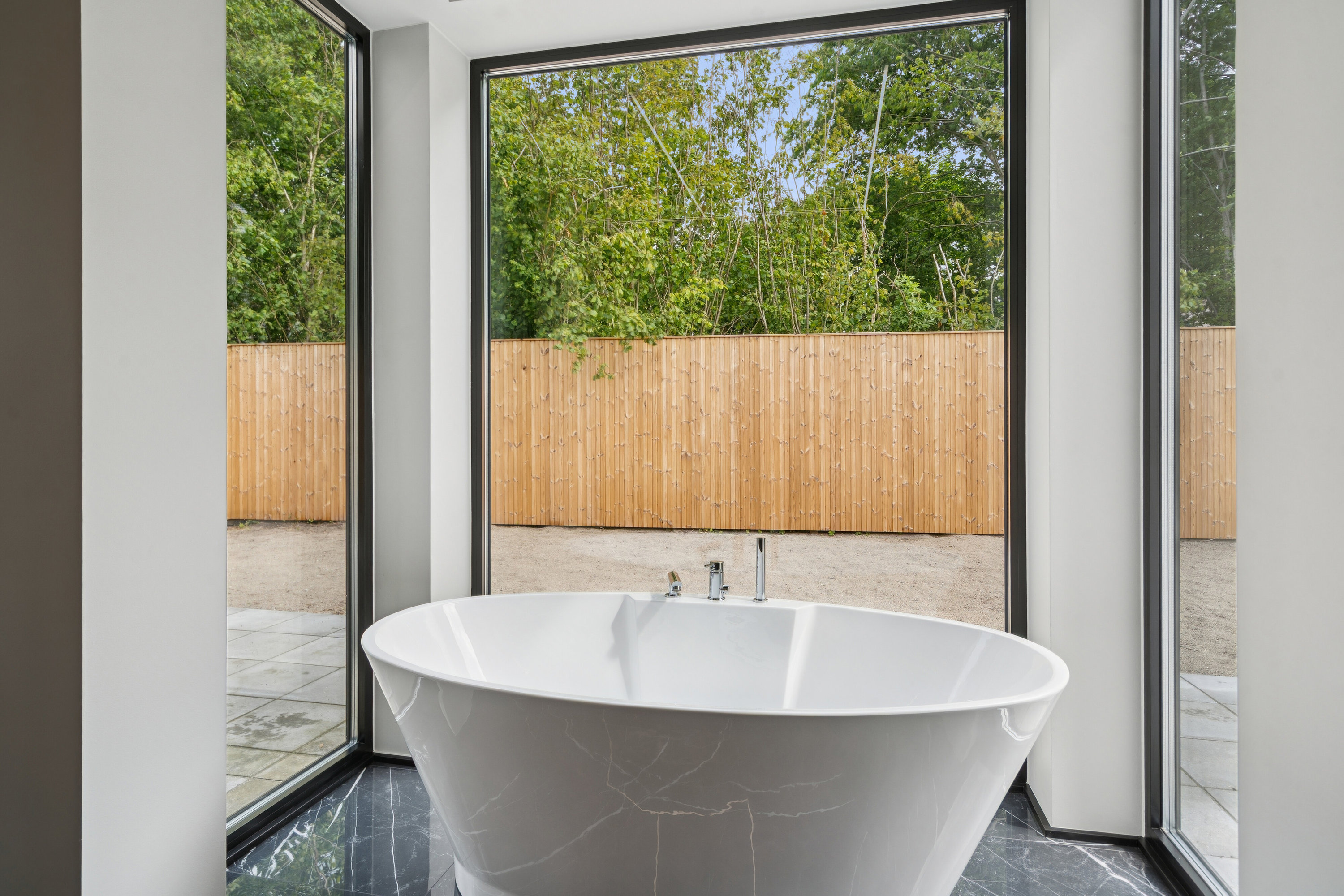 Fremhævet badeværelse billede i fuldskærmstilstand. Billede af Højløkke Allé 41, Næsby, 5270 Odense N