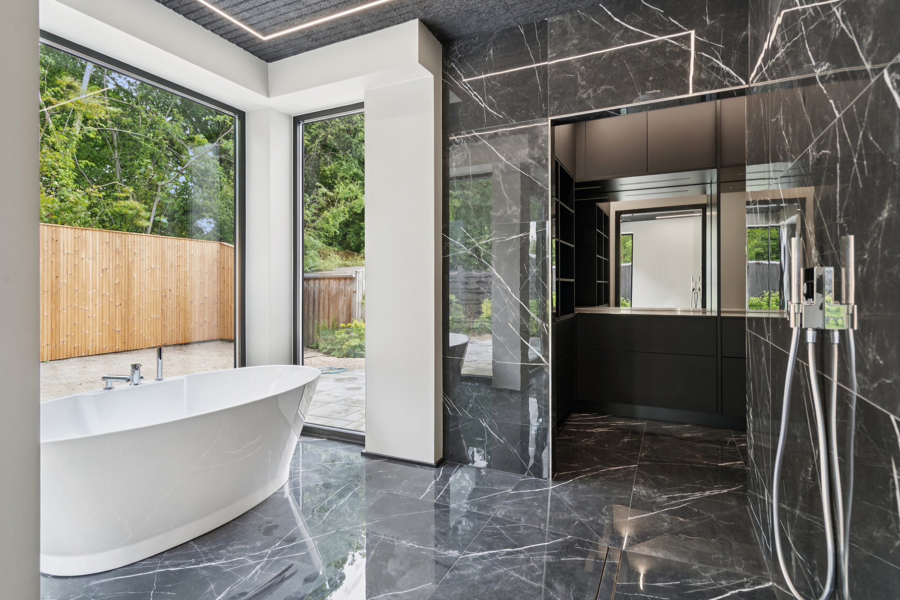 Fremhævet badeværelse billede i fuldskærmstilstand. Billede af Højløkke Allé 41, Næsby, 5270 Odense N