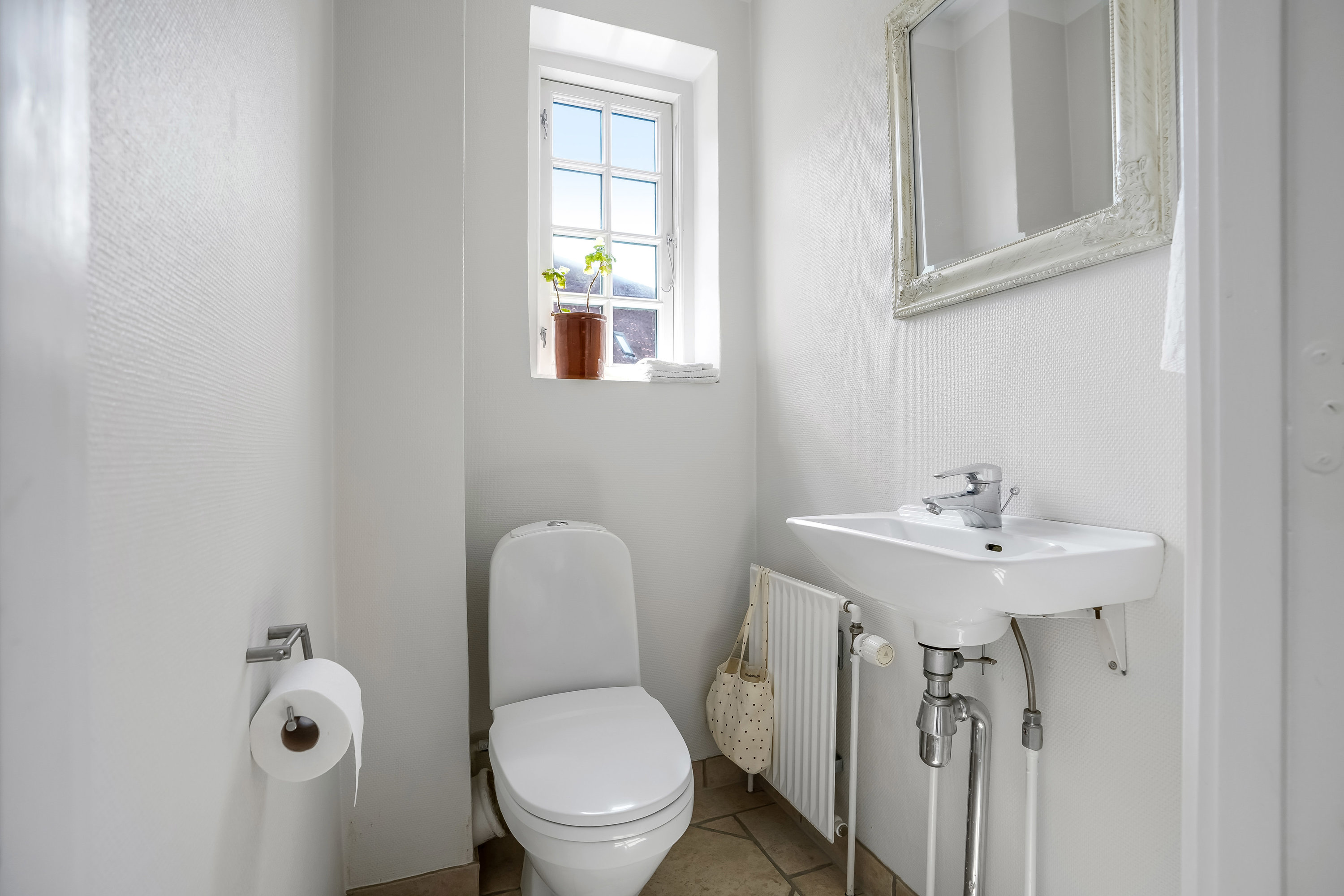 Fremhævet toilet billede i fuldskærmstilstand. Billede af Haraldsgade 20, 5000 Odense C