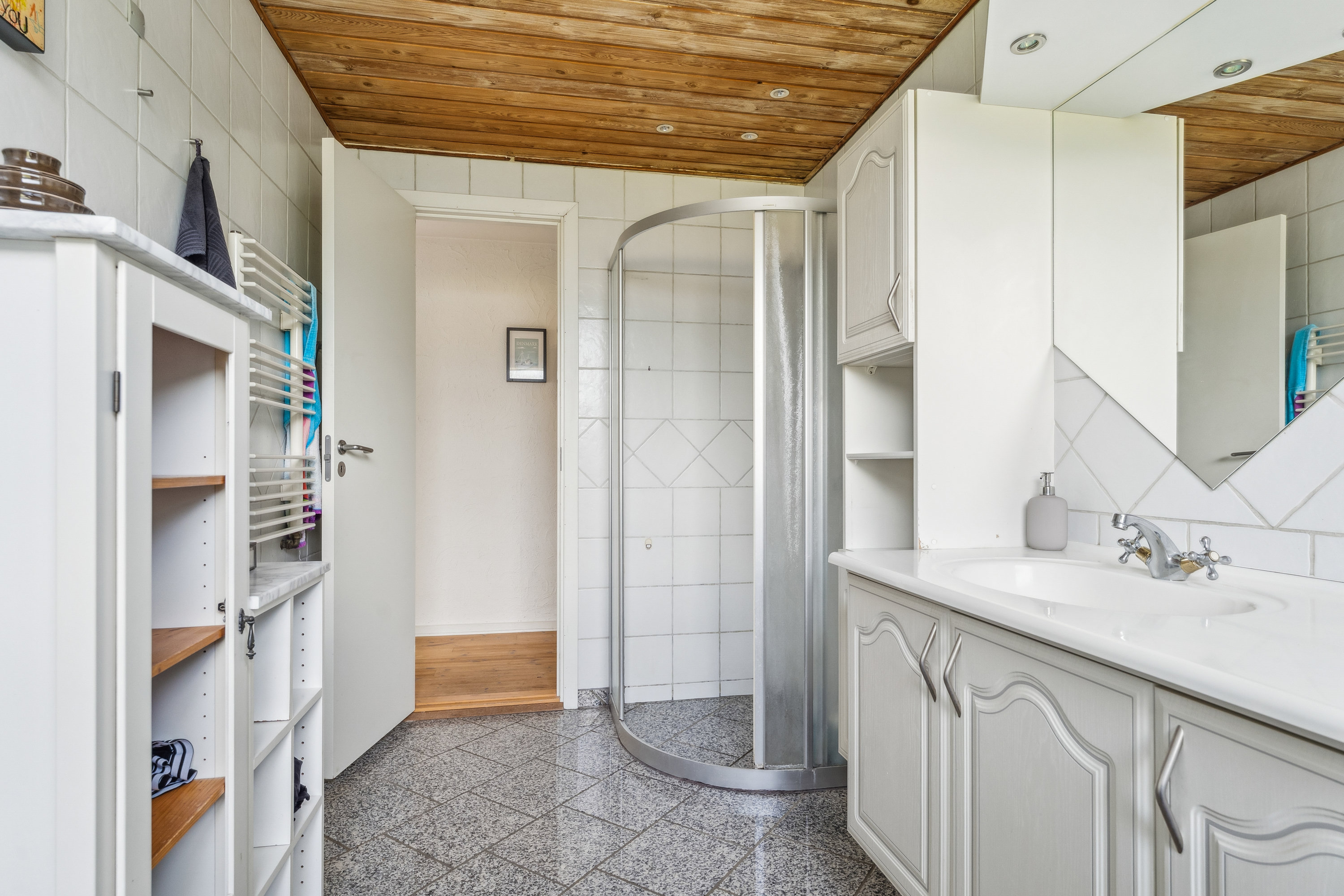 Fremhævet badeværelse billede i fuldskærmstilstand. Billede af Randersvej 4, Mejlby, 8981 Spentrup