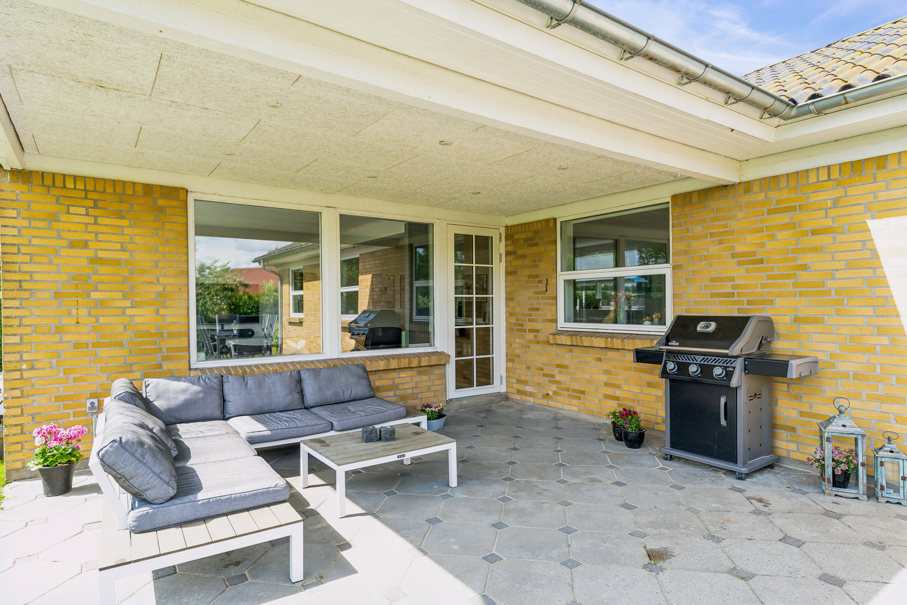 Fremhævet terrasse billede i fuldskærmstilstand. Billede af Randersvej 4, Mejlby, 8981 Spentrup