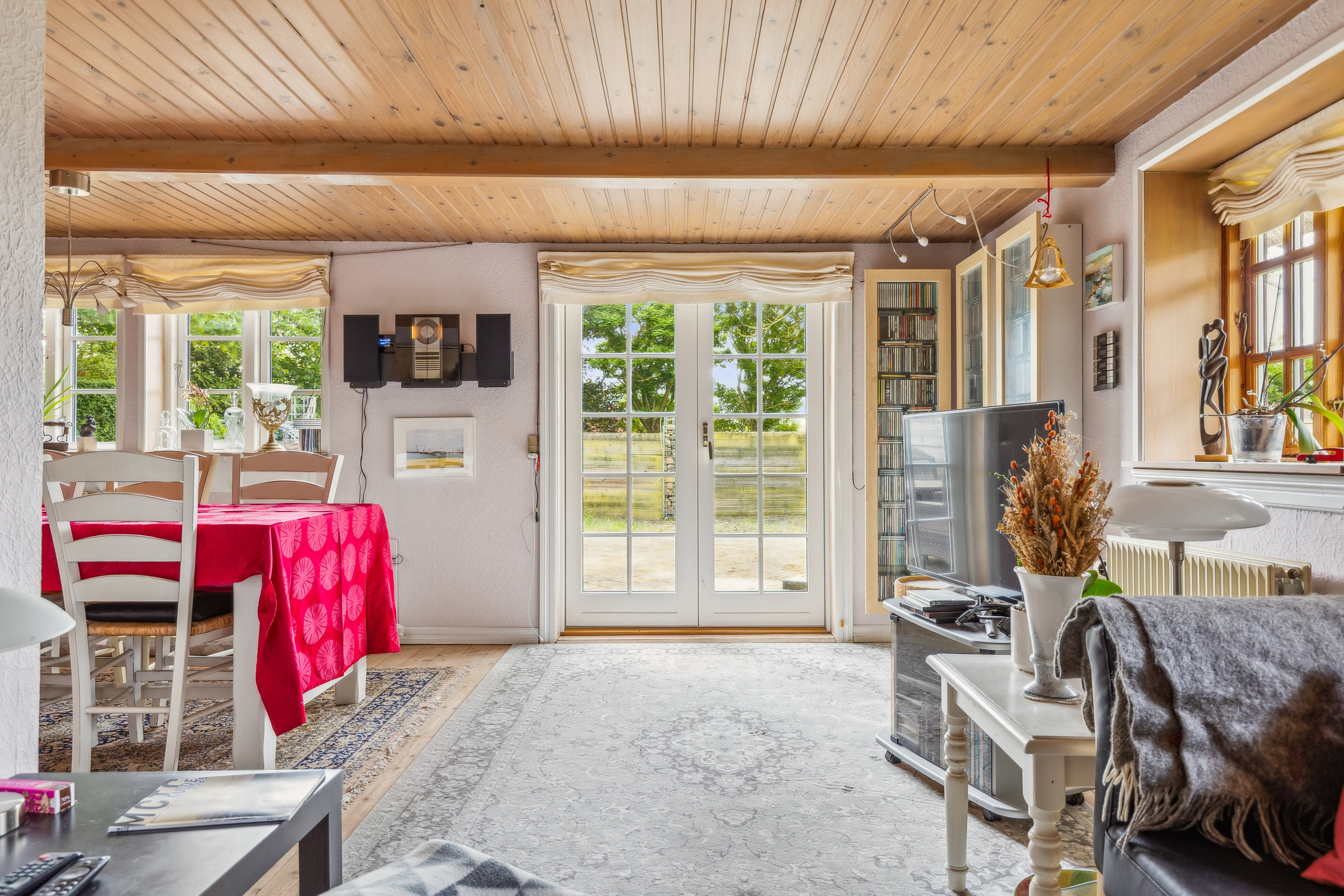 Fremhævet stue billede i fuldskærmstilstand. Billede af Tissøvej 29, Jorløse, 4490 Jerslev Sjælland