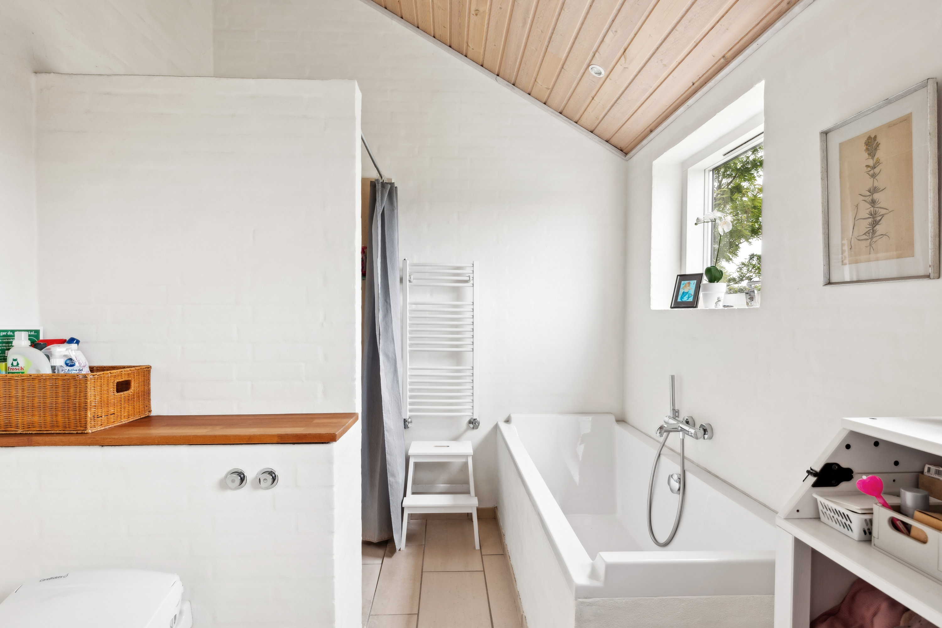 Fremhævet badeværelse billede i fuldskærmstilstand. Billede af Tendrup Møllevej 35, 8543 Hornslet