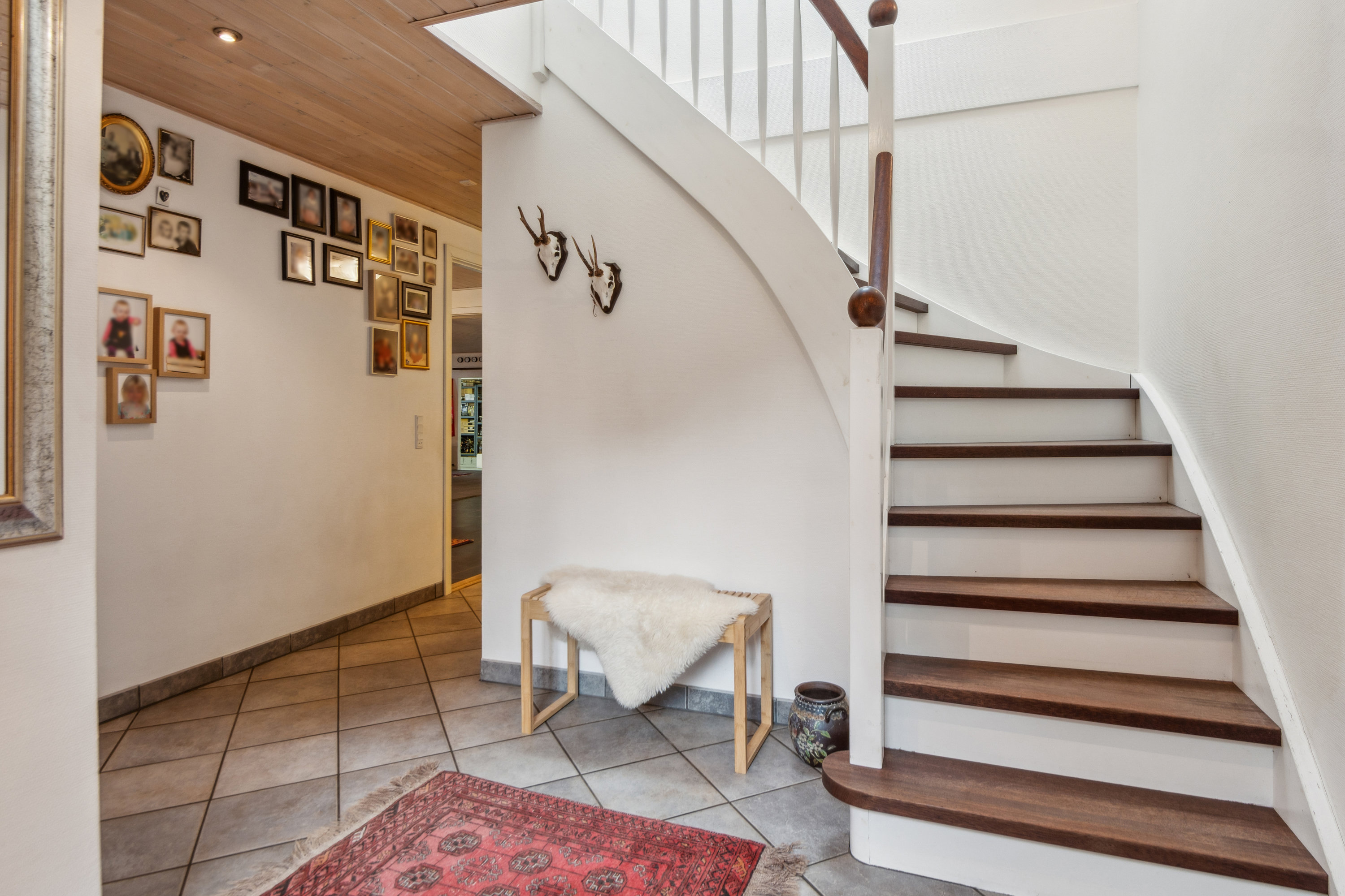 Fremhævet trappe billede i fuldskærmstilstand. Billede af Nibevej 229, Moldbjerg, 9530 Støvring