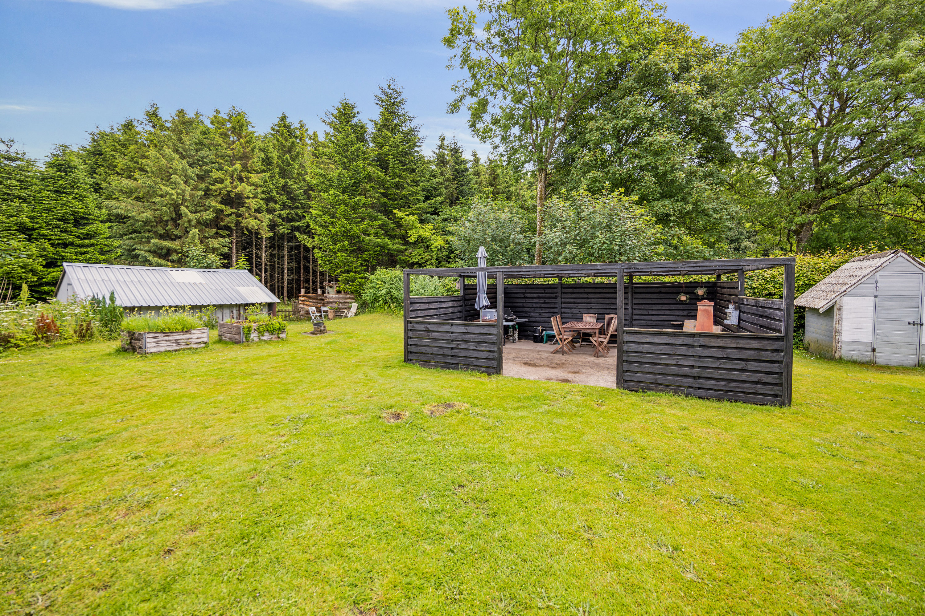 Fremhævet have billede i fuldskærmstilstand. Billede af V Hassingvej 31, 9320 Hjallerup