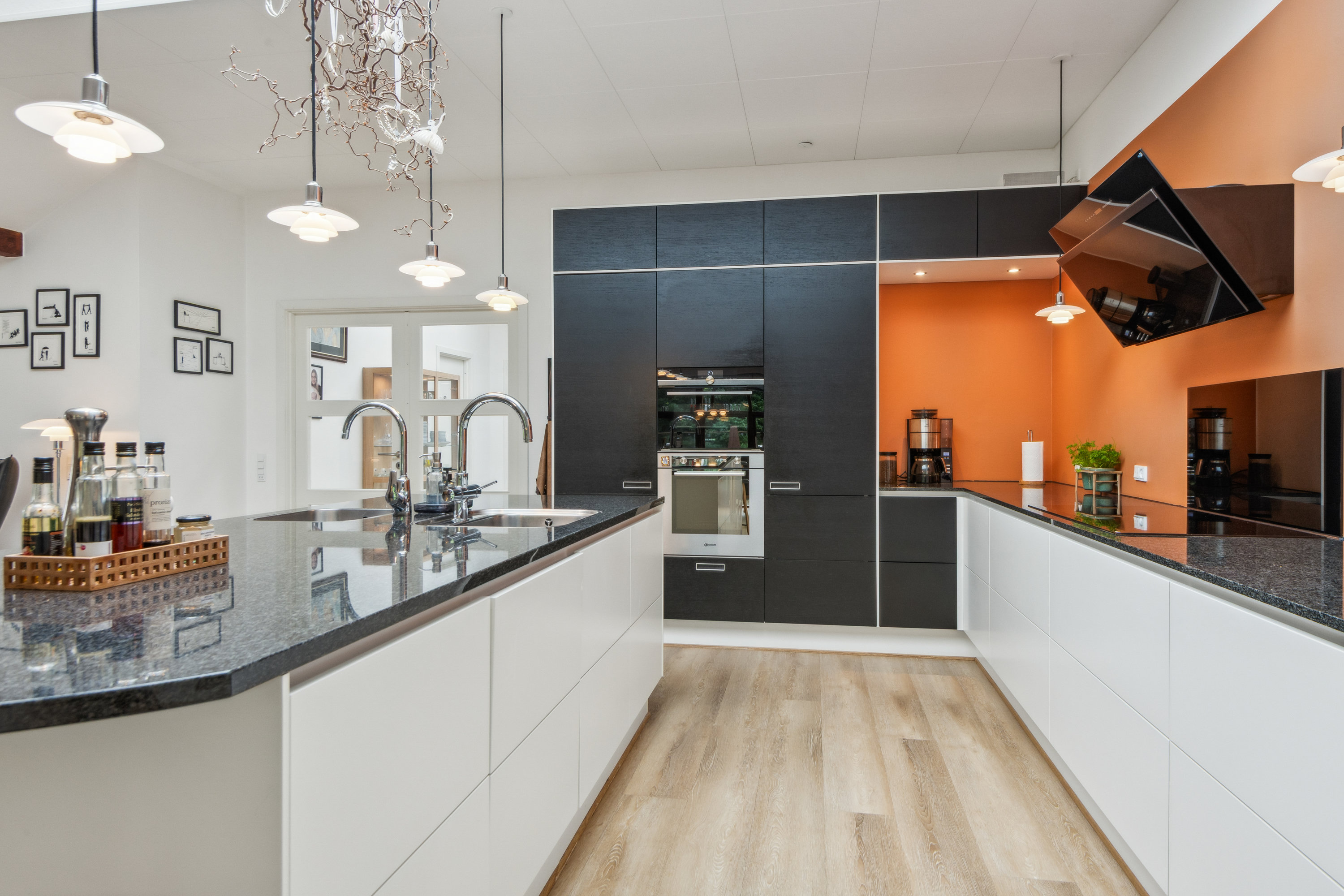 Fremhævet køkken billede i fuldskærmstilstand. Billede af Nibevej 229, Moldbjerg, 9530 Støvring